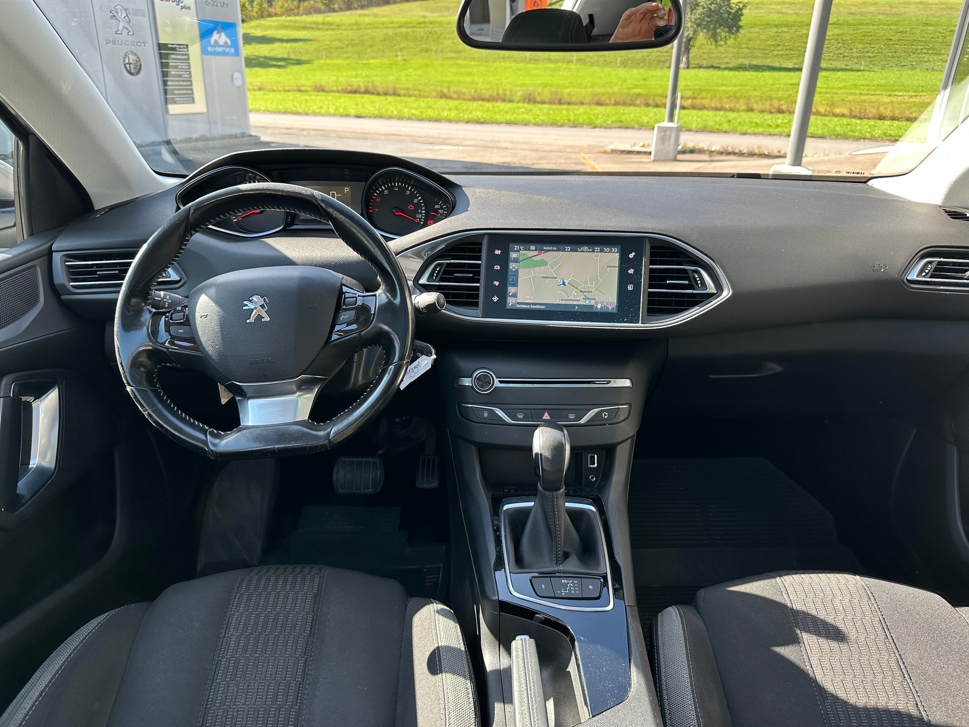 PEUGEOT 308 1.2 THP Style Automatic-image-8