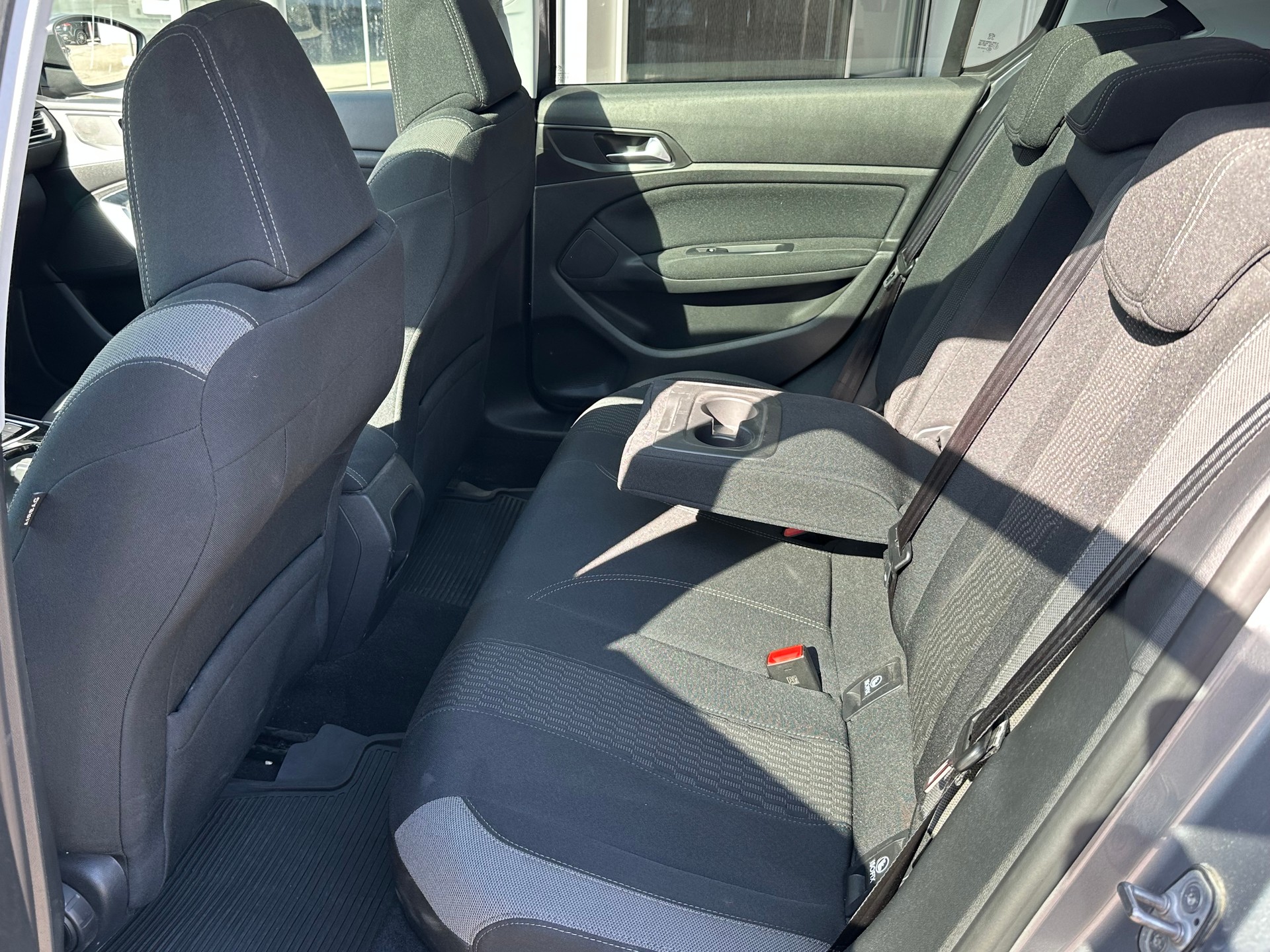 PEUGEOT 308 1.2 THP Style Automatic-image-5