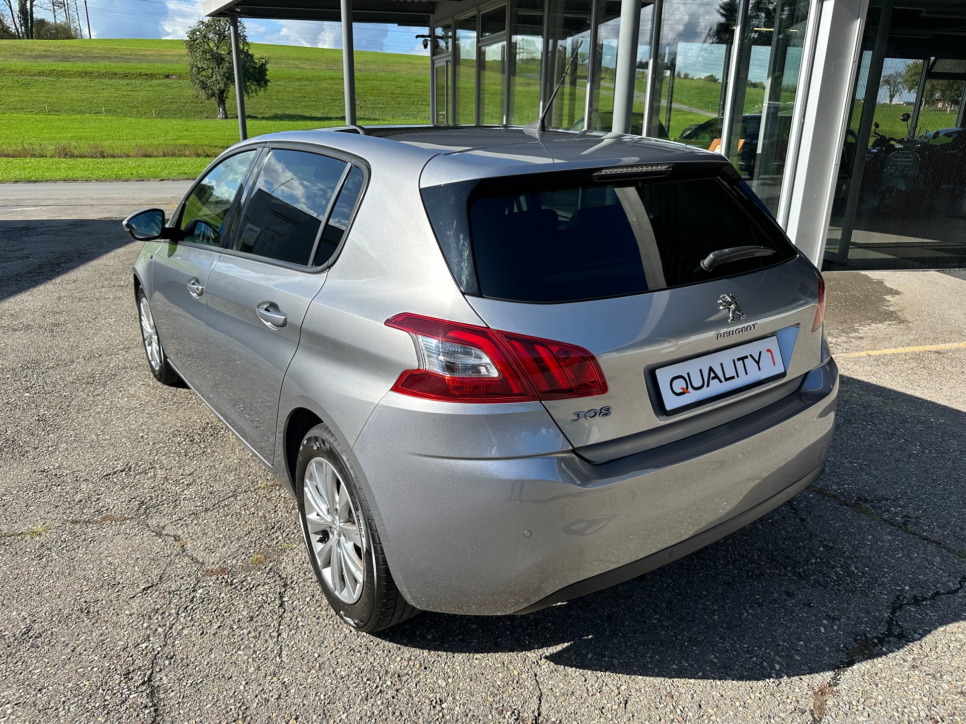 PEUGEOT 308 1.2 THP Style Automatic-image-18