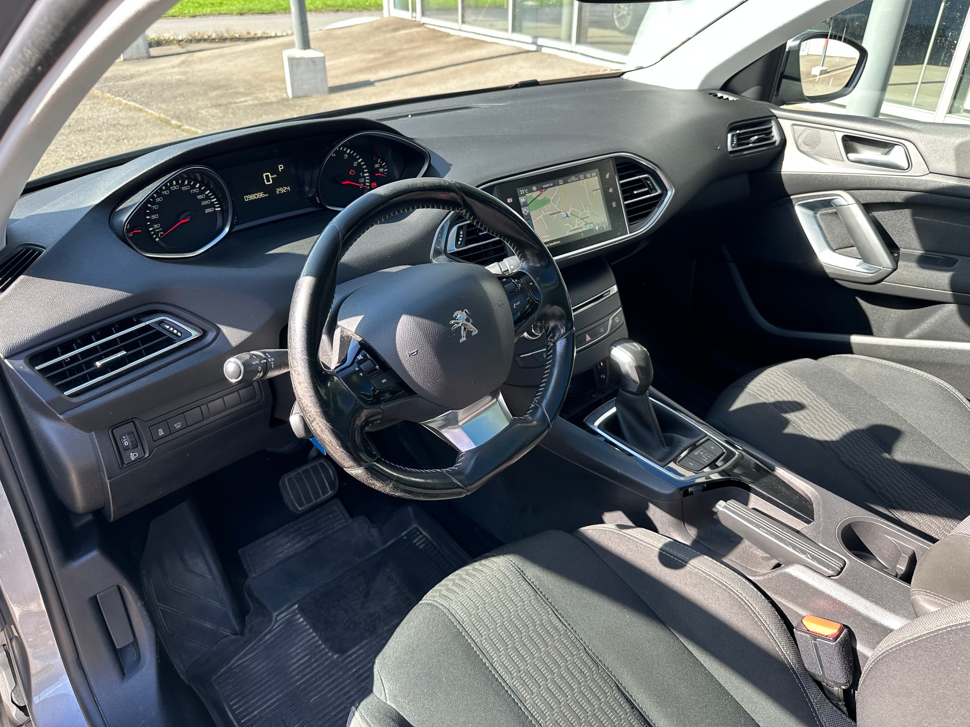 PEUGEOT 308 1.2 THP Style Automatic-image-9