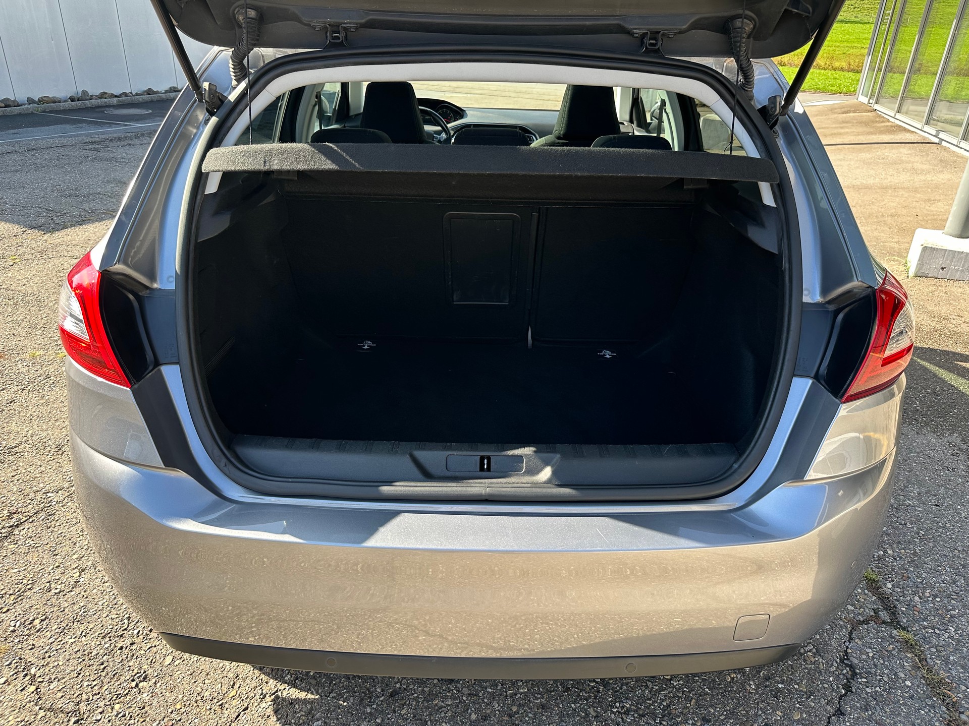 PEUGEOT 308 1.2 THP Style Automatic-image-15
