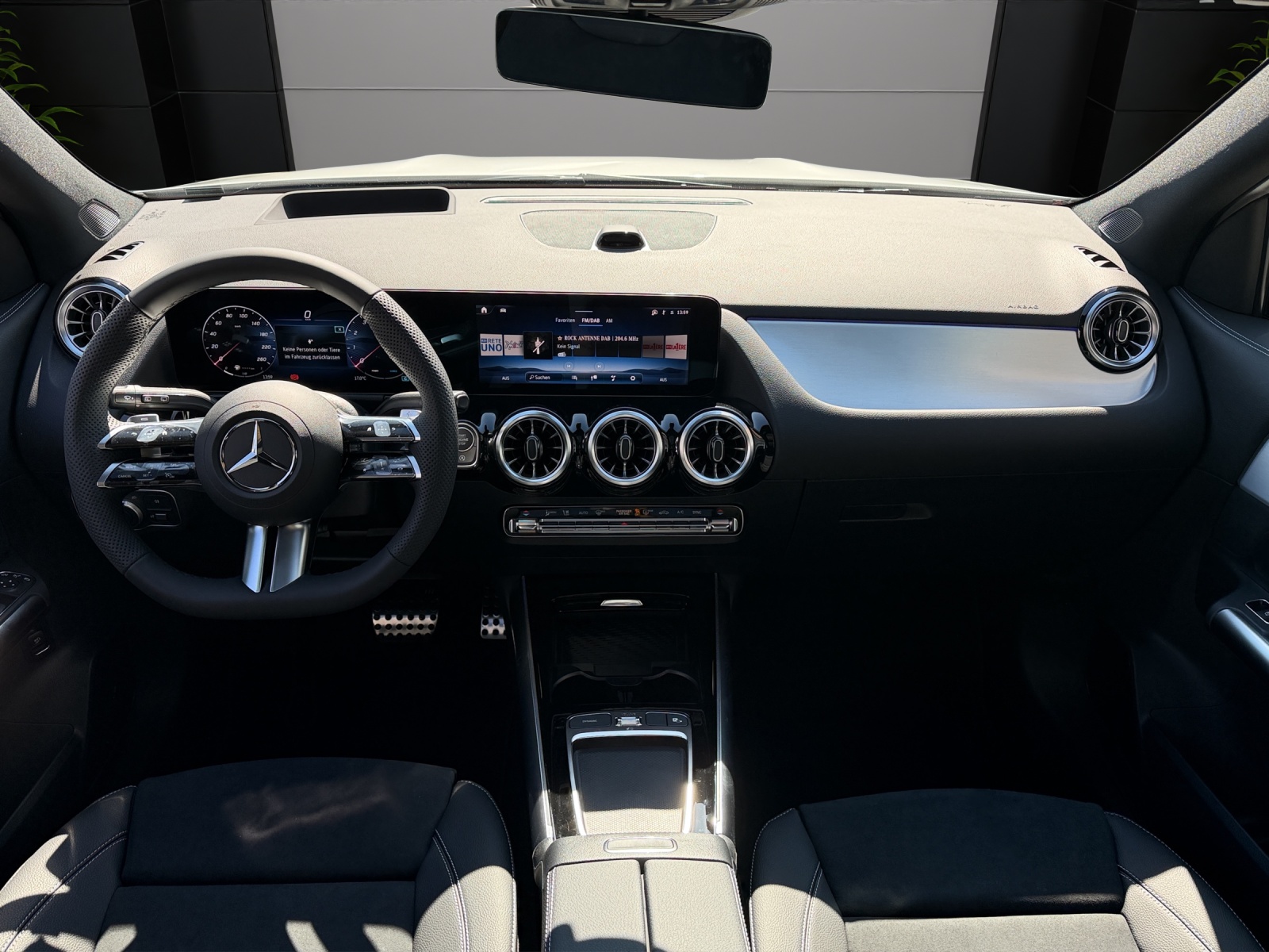MERCEDES-BENZ GLA 200 Night Star 7G-DCT-image-8