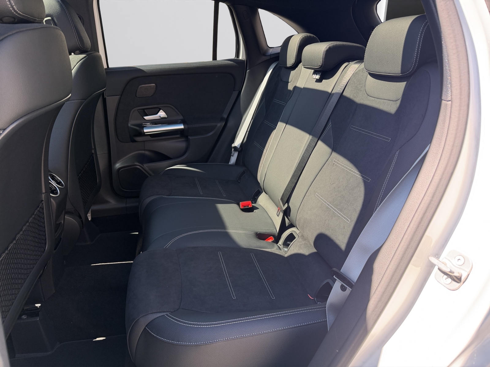 MERCEDES-BENZ GLA 200 Night Star 7G-DCT-image-14