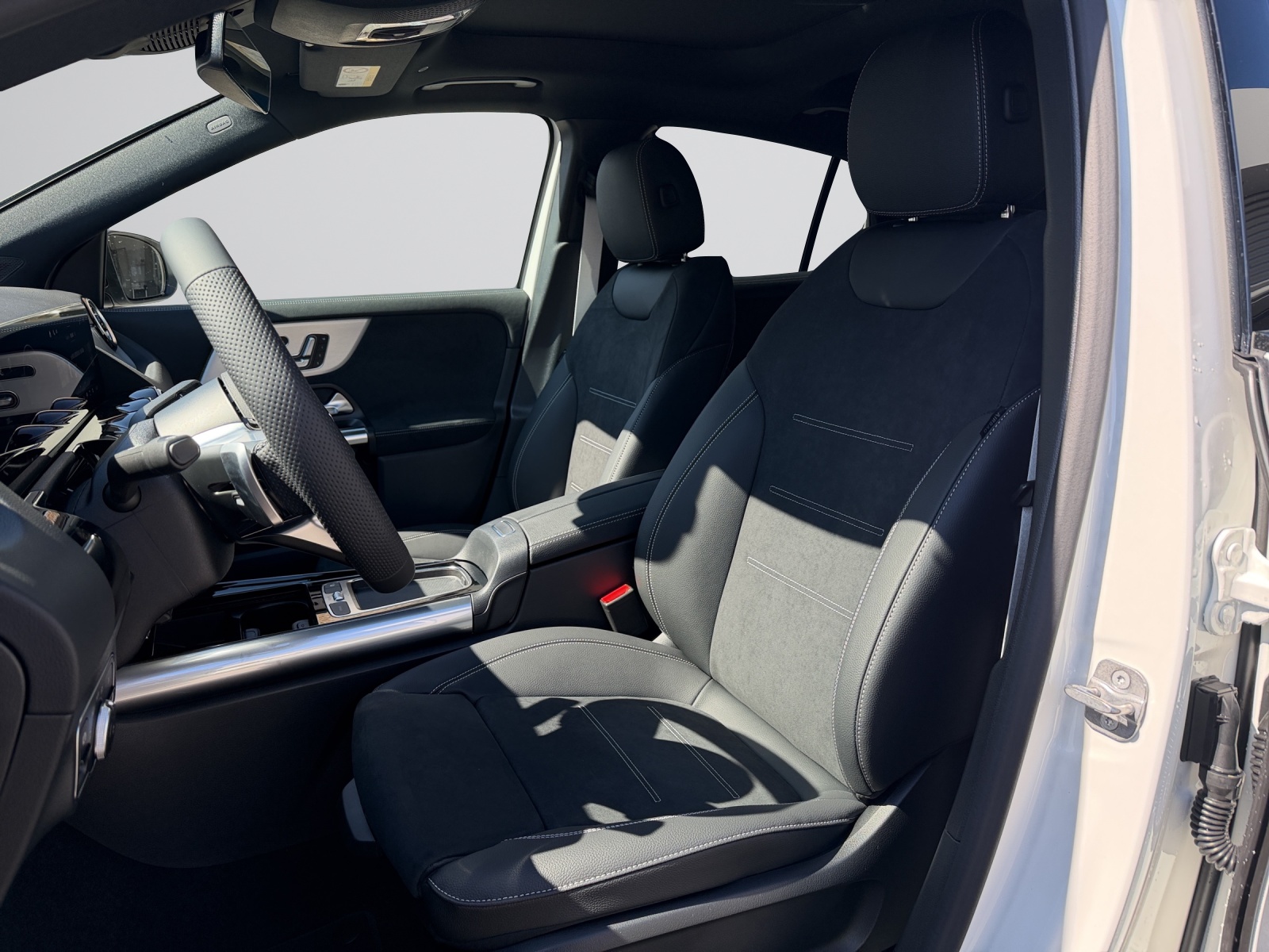 MERCEDES-BENZ GLA 200 Night Star 7G-DCT-image-7