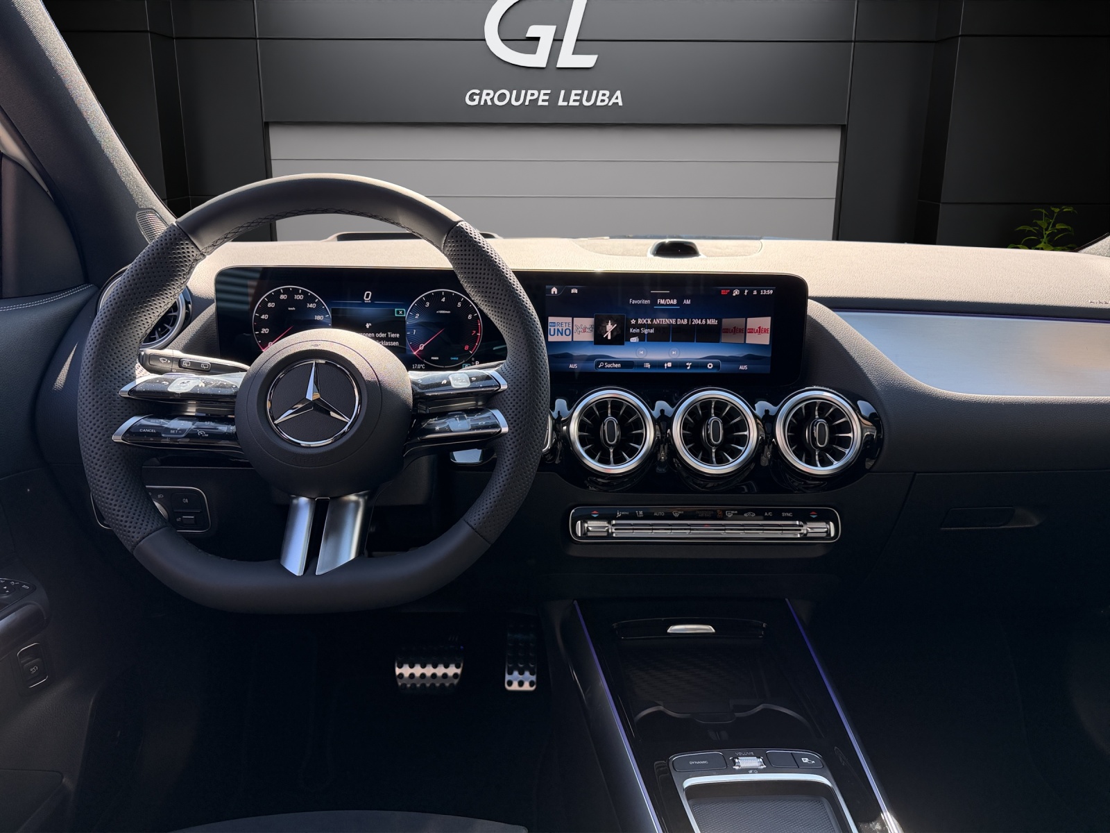 MERCEDES-BENZ GLA 200 Night Star 7G-DCT-image-9