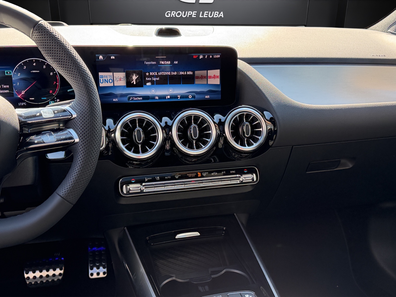 MERCEDES-BENZ GLA 200 Night Star 7G-DCT-image-11