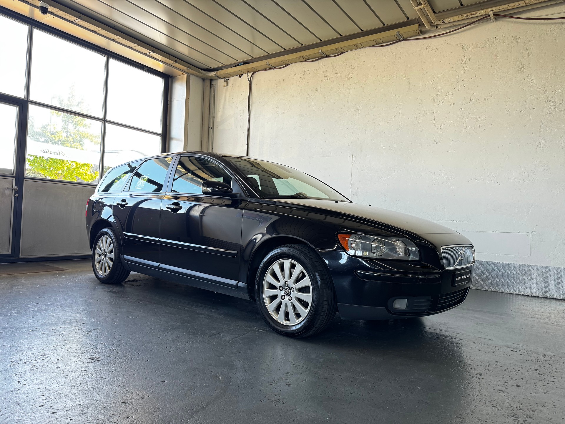 VOLVO V50 2.0D Momentum-image-1