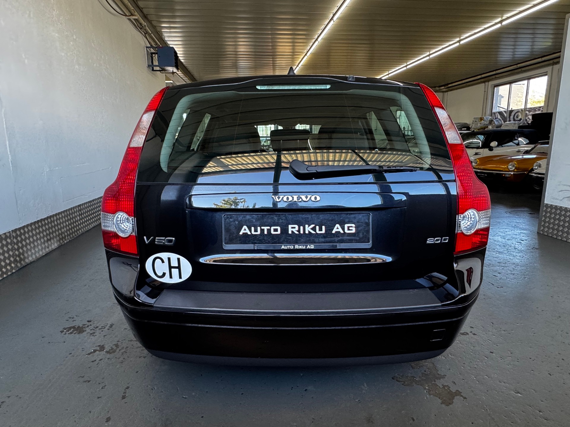 VOLVO V50 2.0D Momentum-image-11