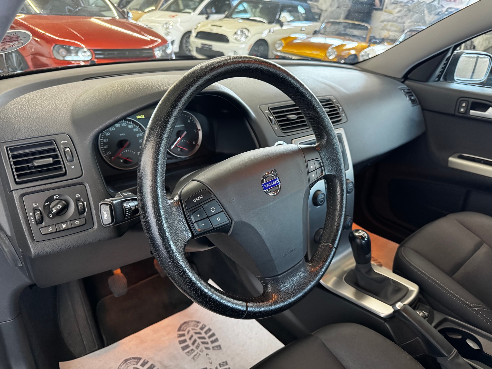 VOLVO V50 2.0D Momentum-image-12