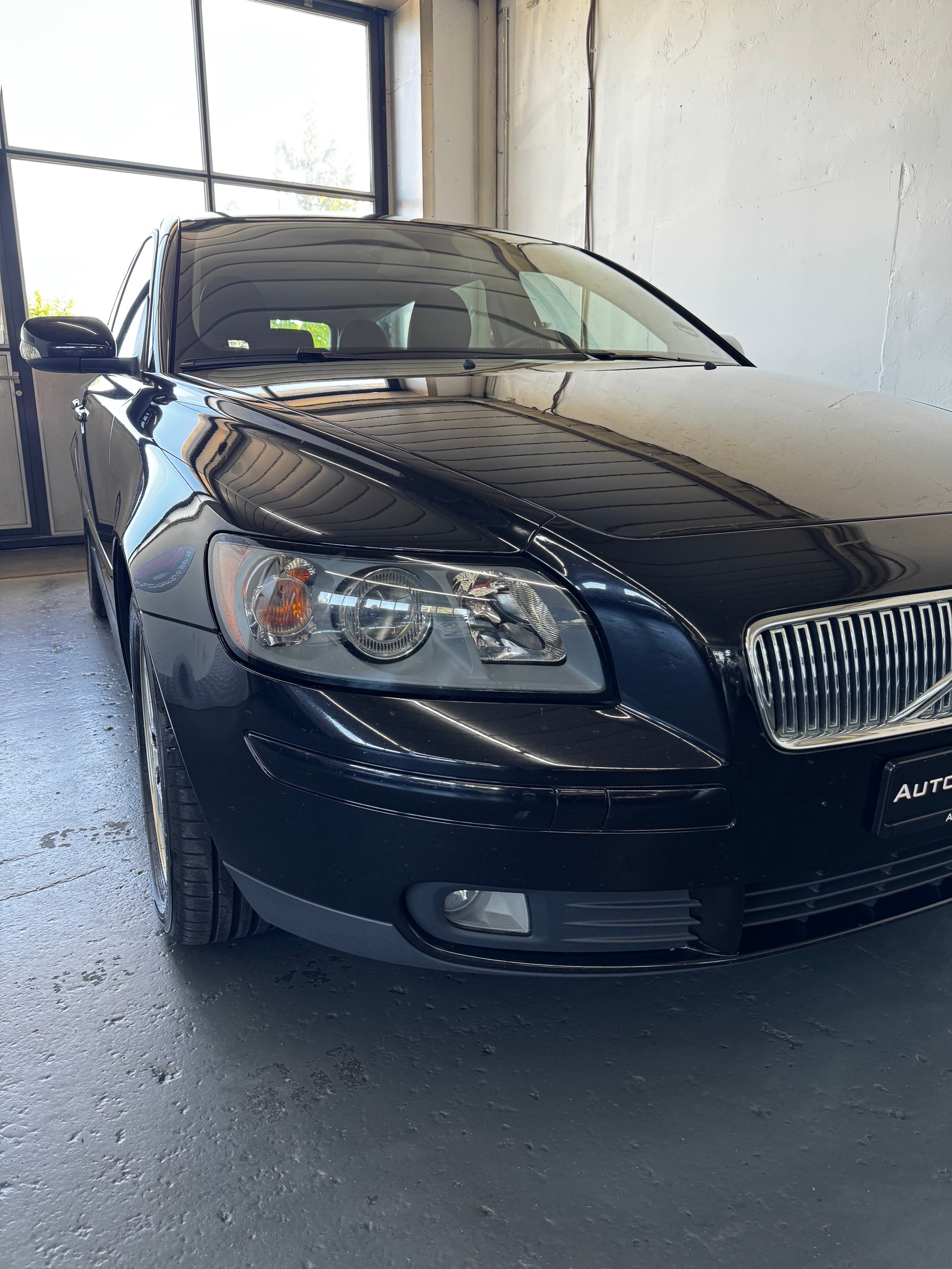 VOLVO V50 2.0D Momentum-image-2