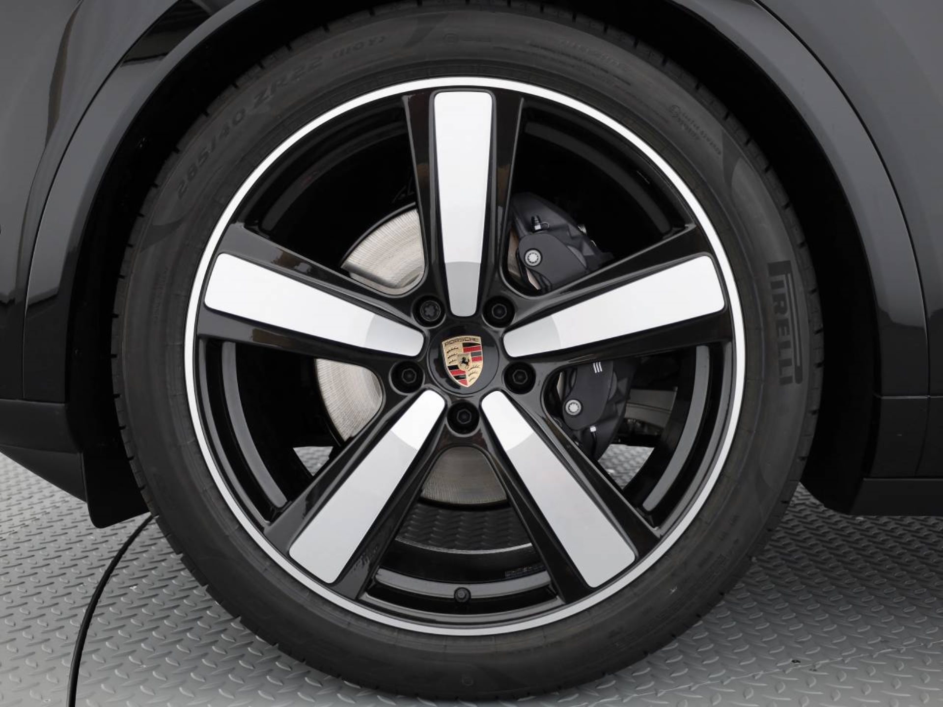 PORSCHE Cayenne Coupé Black Edition-image-8