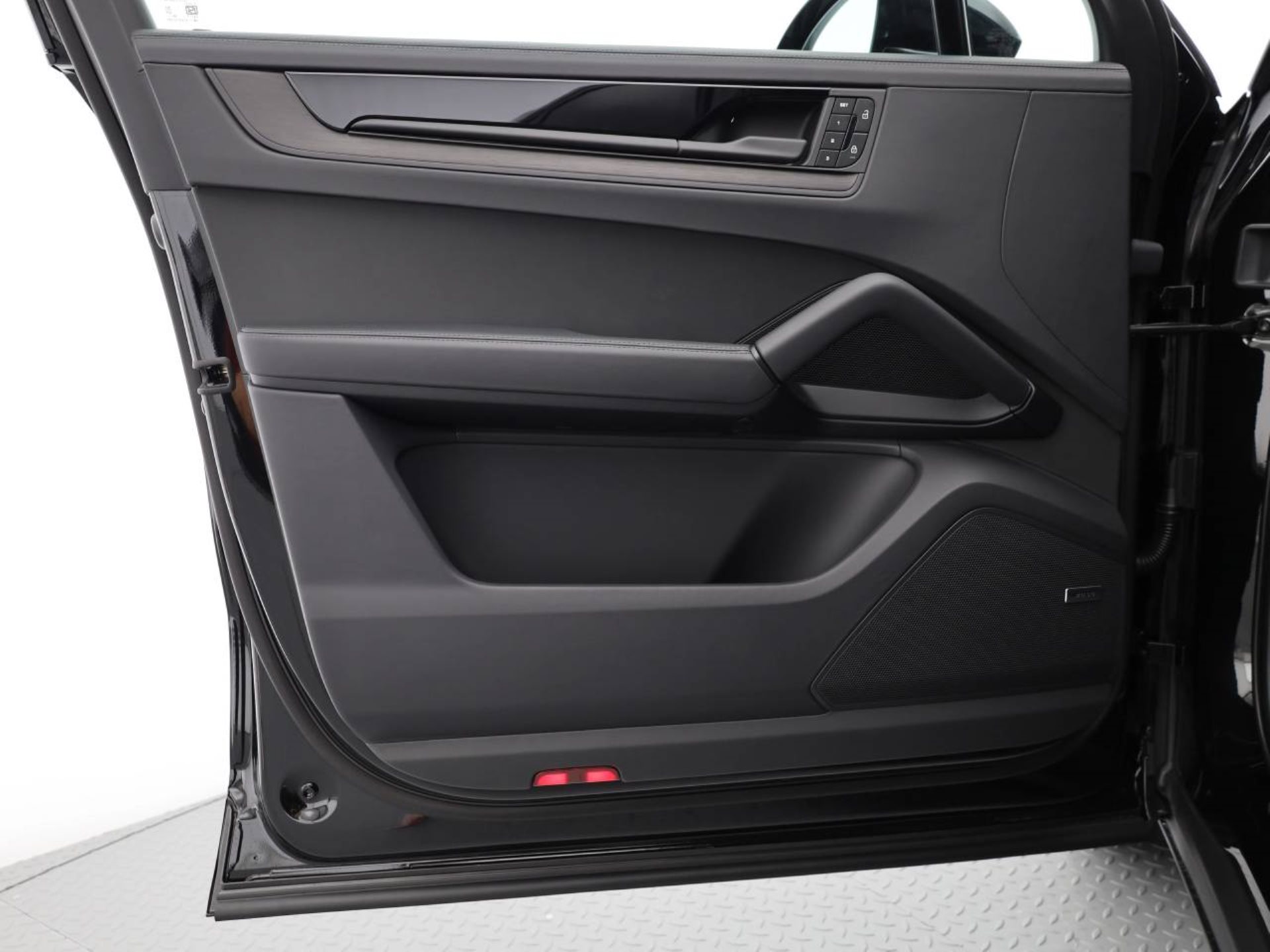 PORSCHE Cayenne Coupé Black Edition-image-18