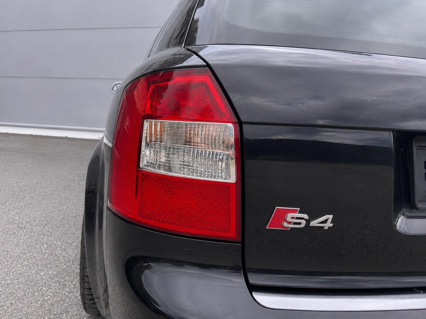 AUDI 4.2 V8 quattro-image-3
