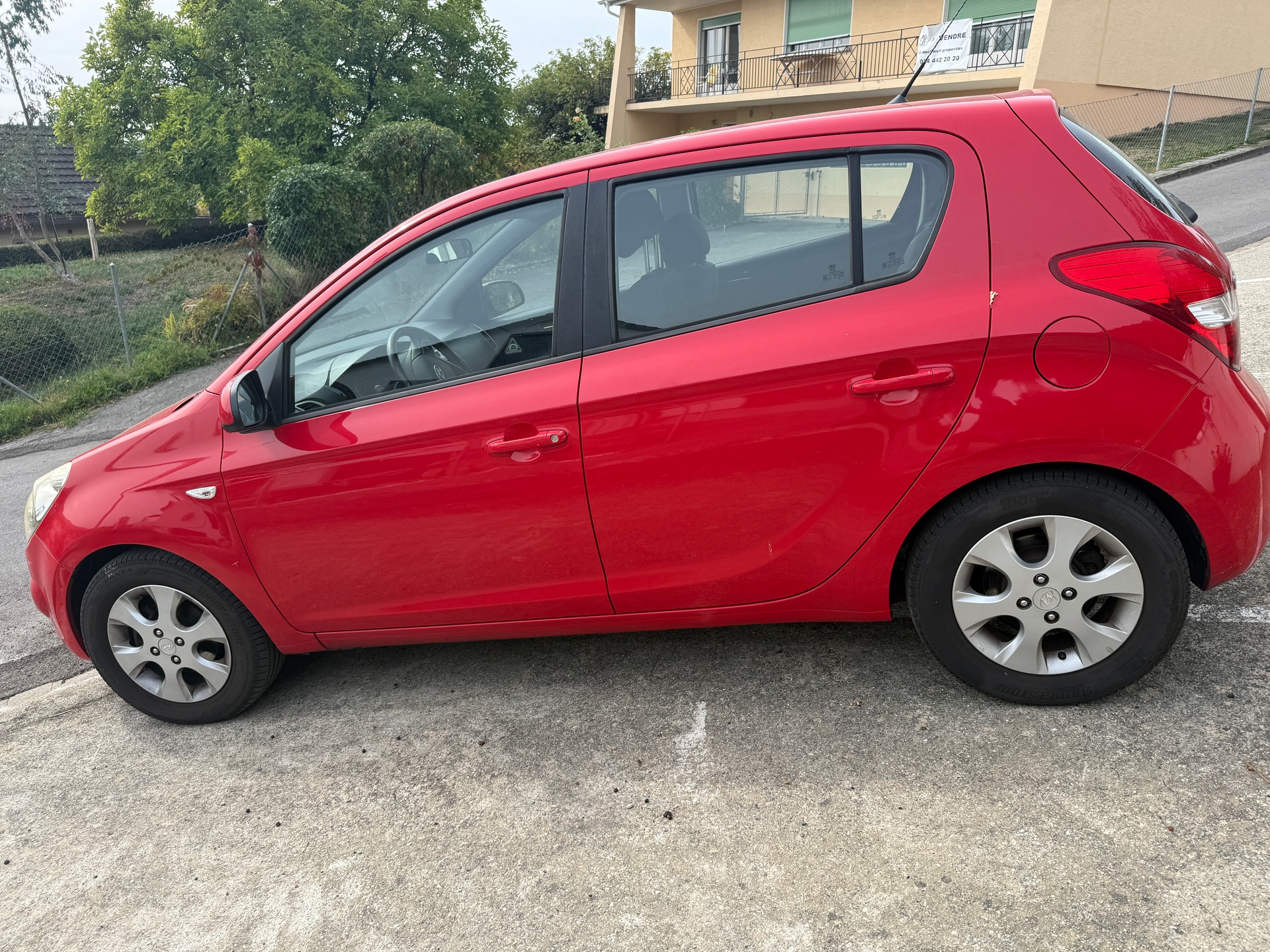 HYUNDAI i20 1.4 Swiss Plus Edition-image-6