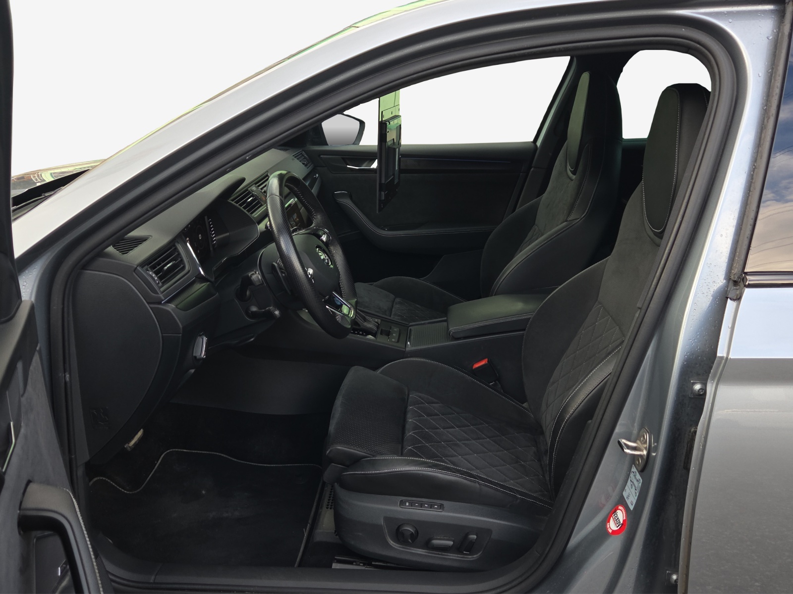 SKODA Superb Combi 2.0 TSI SportLine 4x4 DSG-image-7