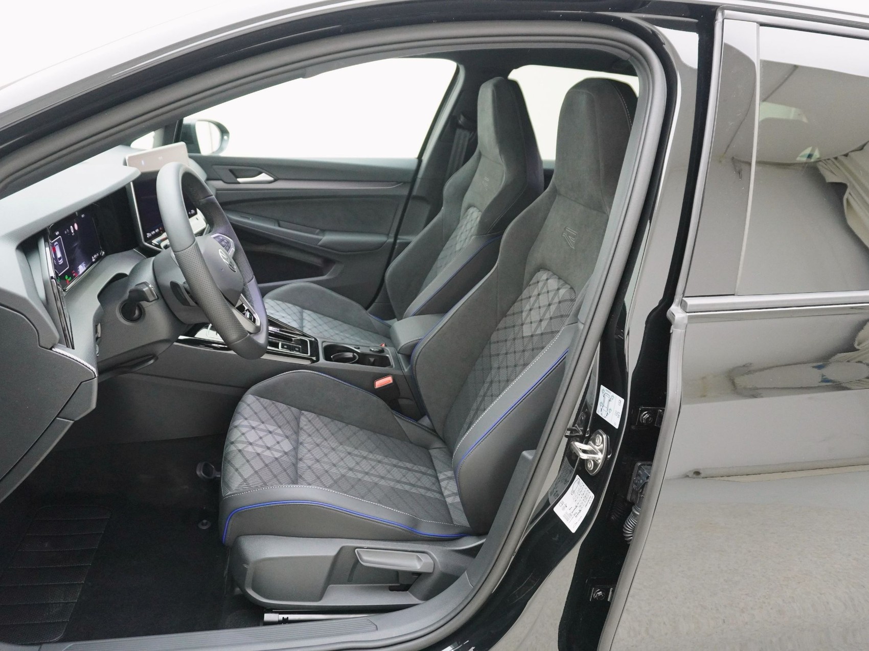 VW Golf VIII Variant 1.5 eTSI R-Line DSG-image-11