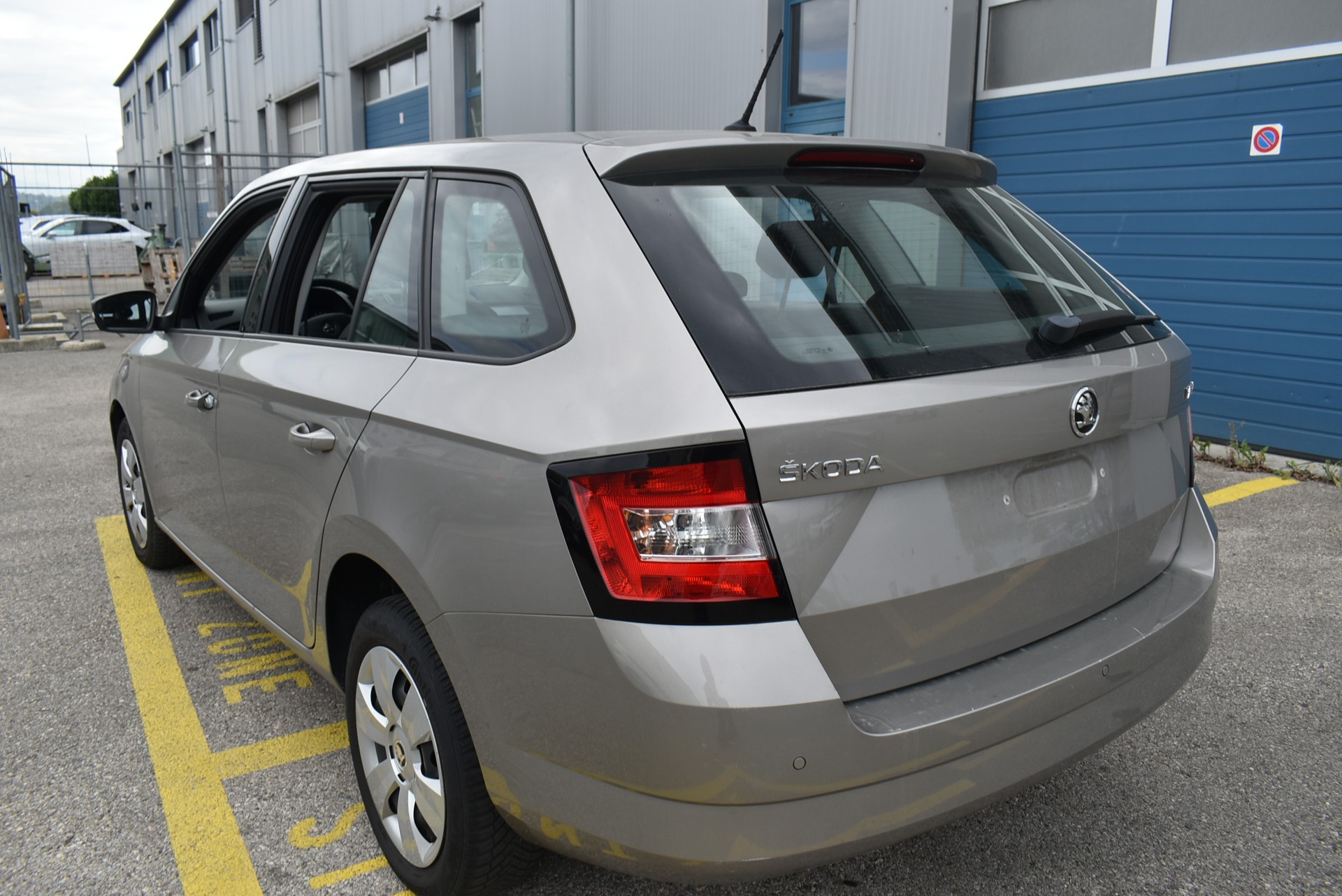 SKODA Fabia 1.2 TSI Swiss Edition DSG-image-11