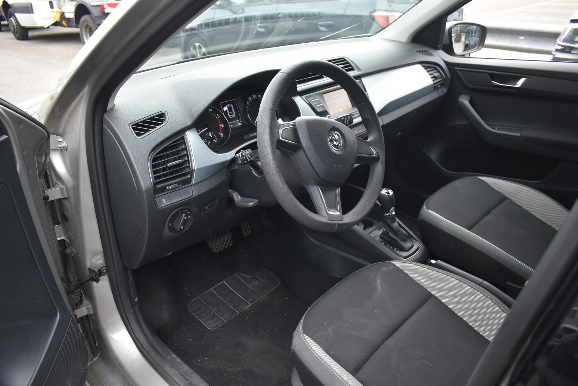 SKODA Fabia 1.2 TSI Swiss Edition DSG-image-1