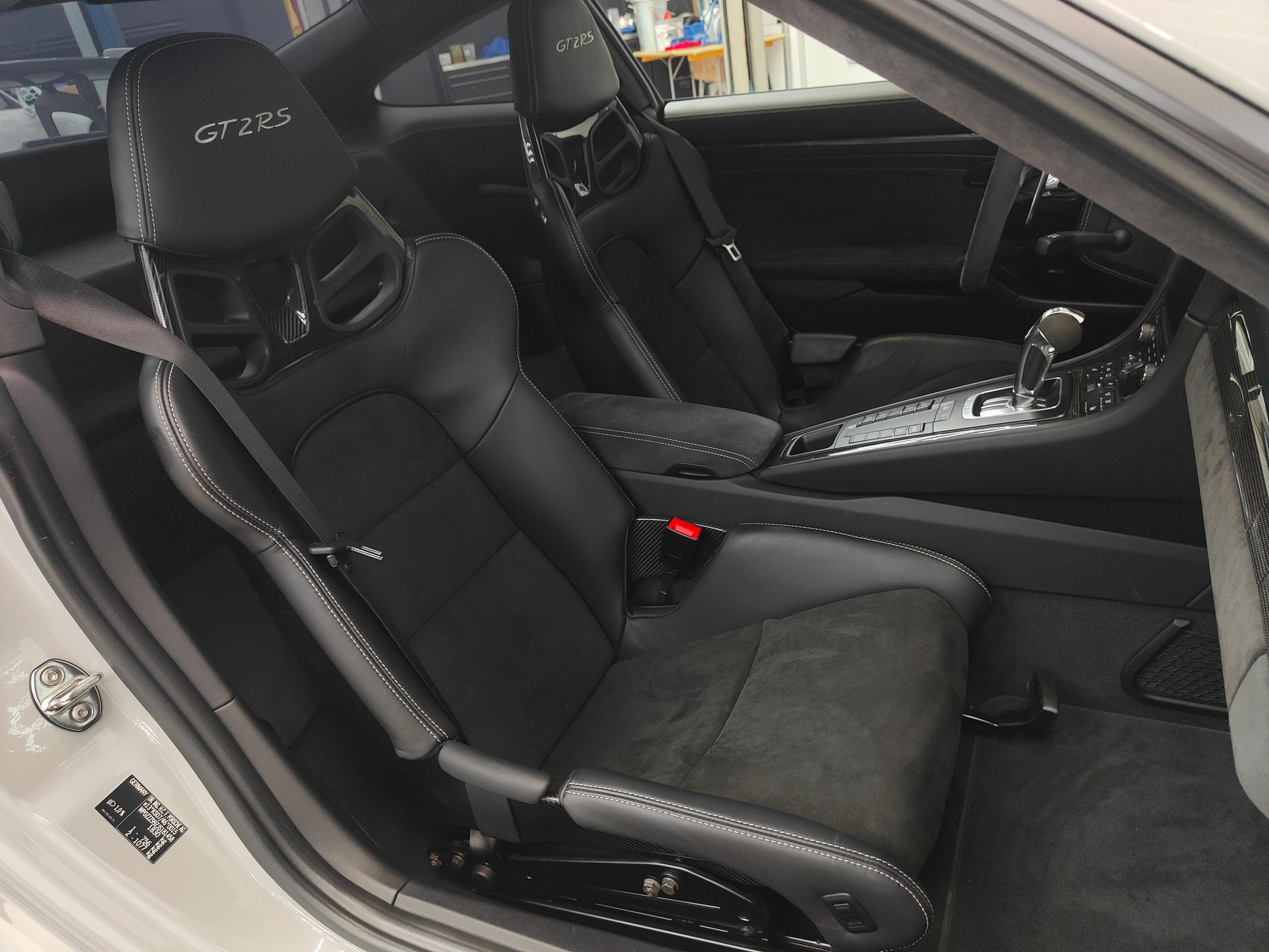 PORSCHE 911 GT2 RS PDK-image-11