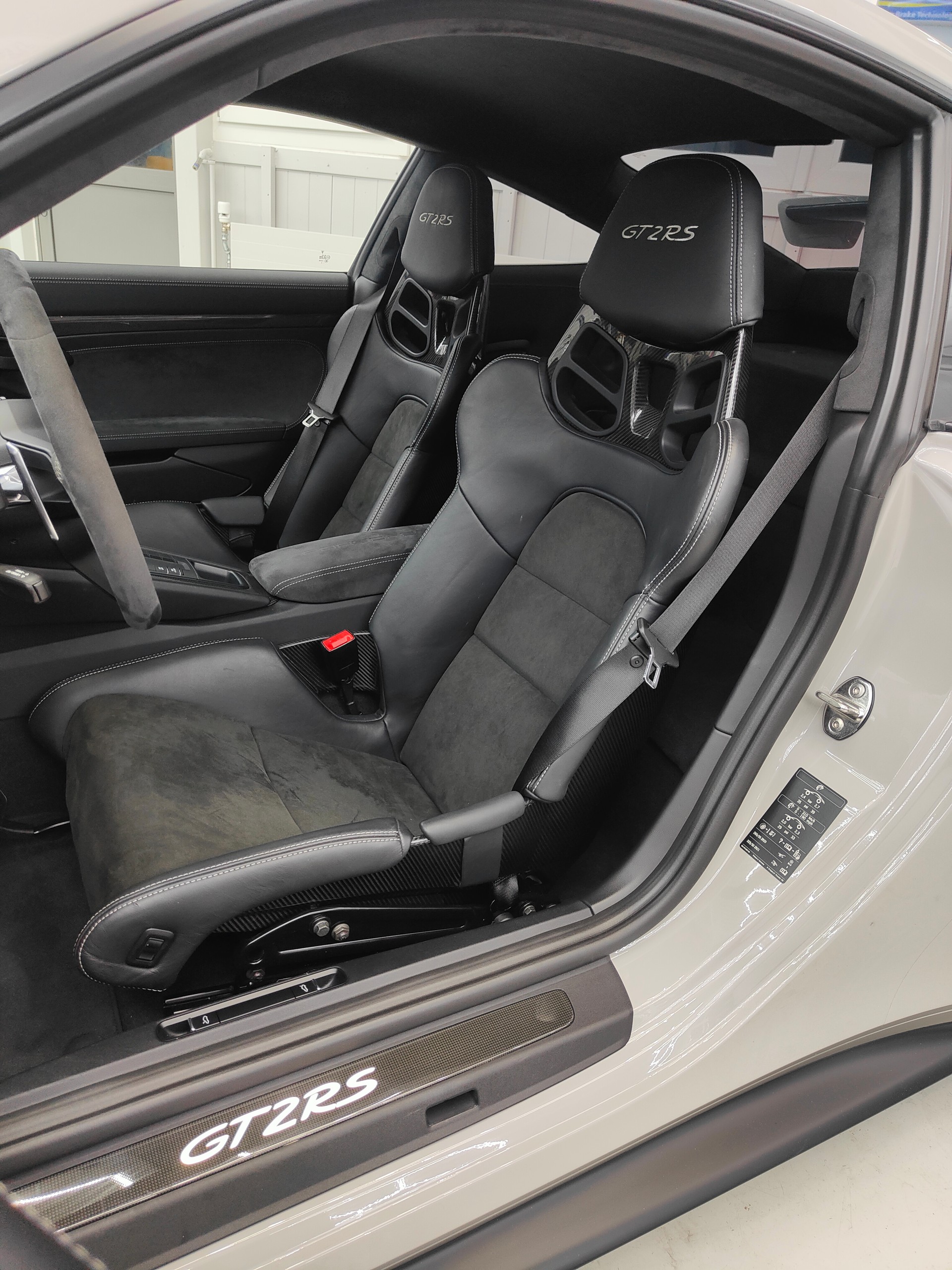 PORSCHE 911 GT2 RS PDK-image-12