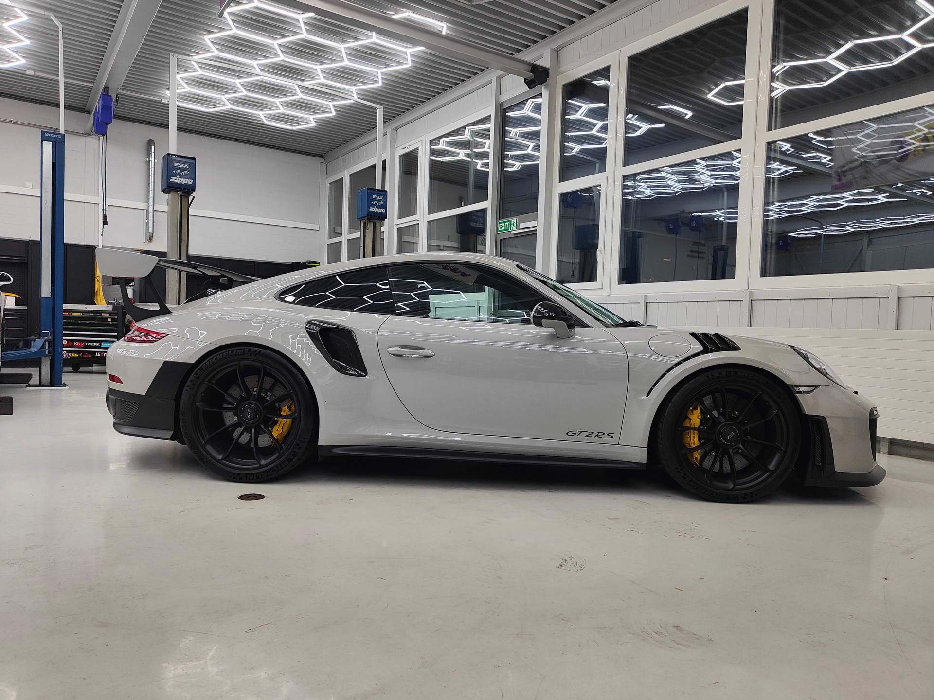 PORSCHE 911 GT2 RS PDK-image-6