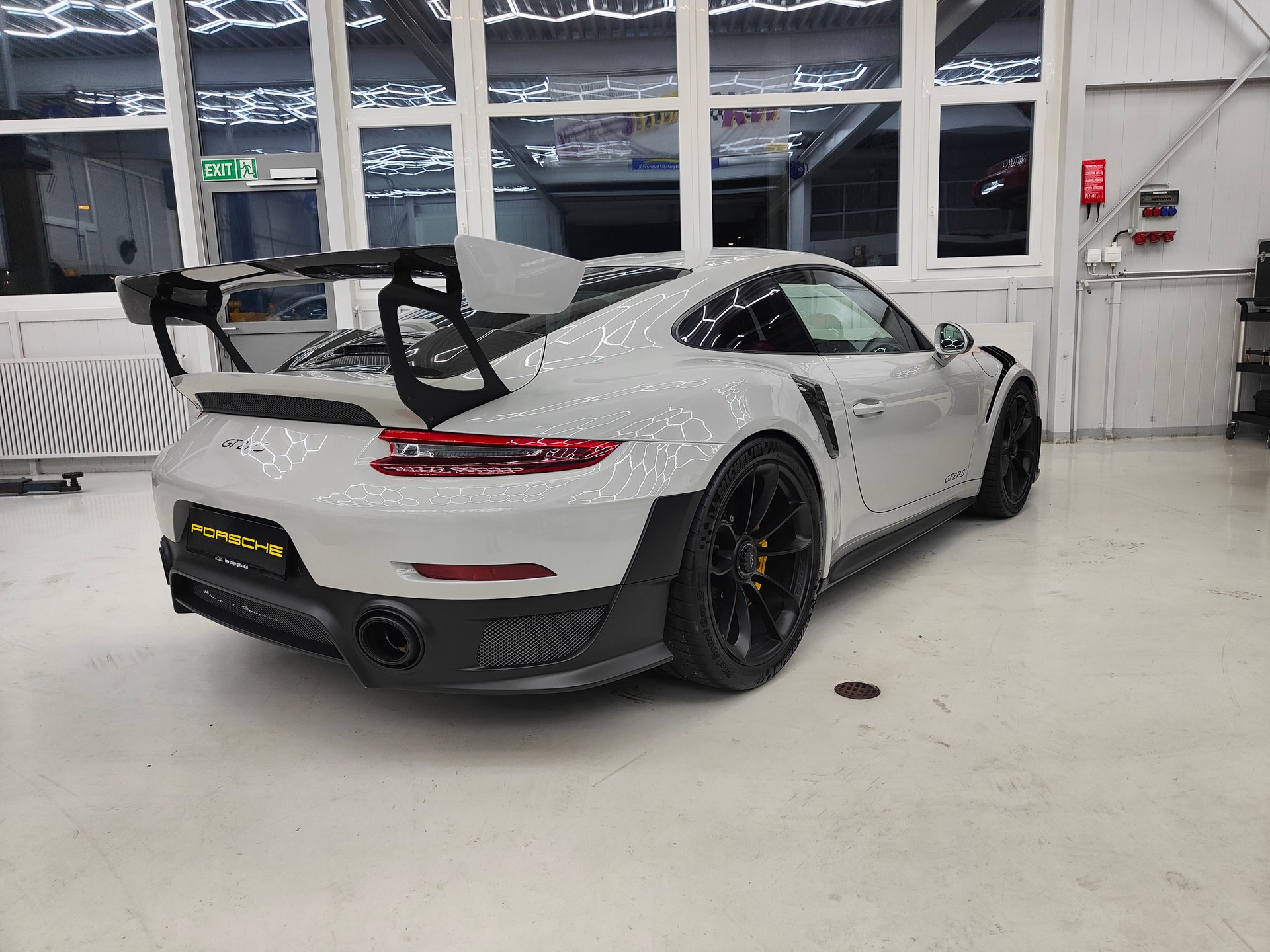 PORSCHE 911 GT2 RS PDK-image-5