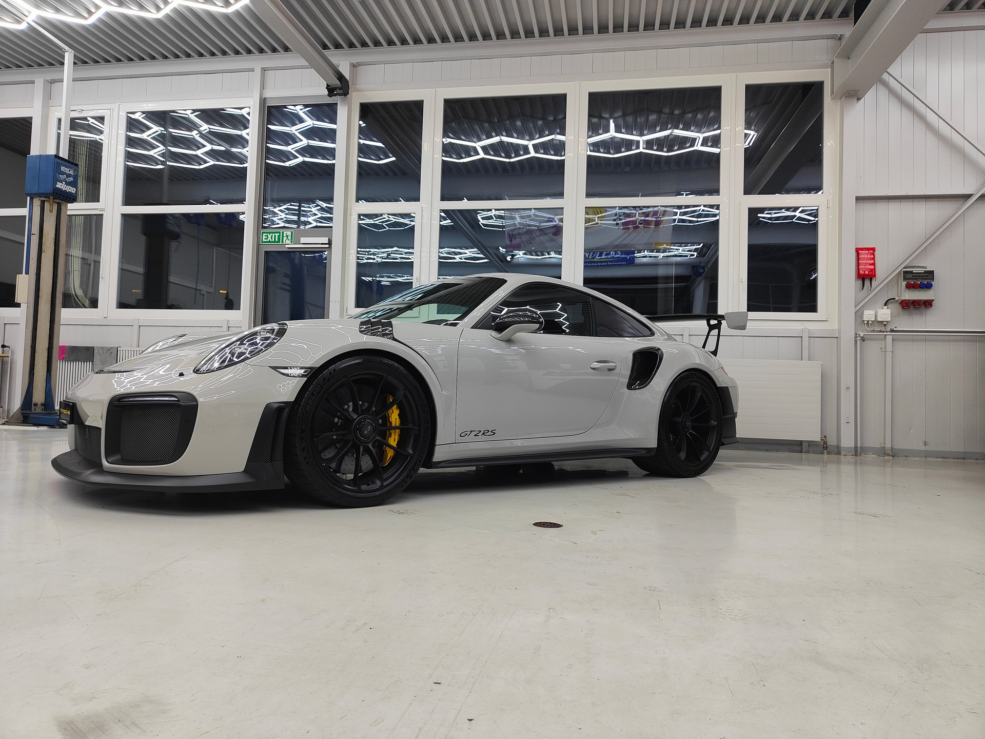 PORSCHE 911 GT2 RS PDK-image-3