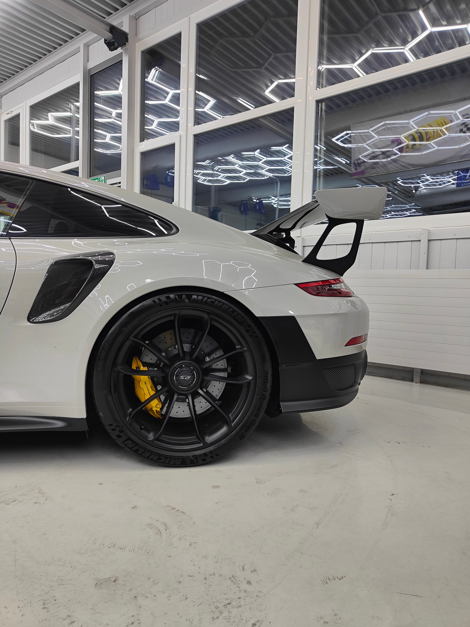 PORSCHE 911 GT2 RS PDK-image-8