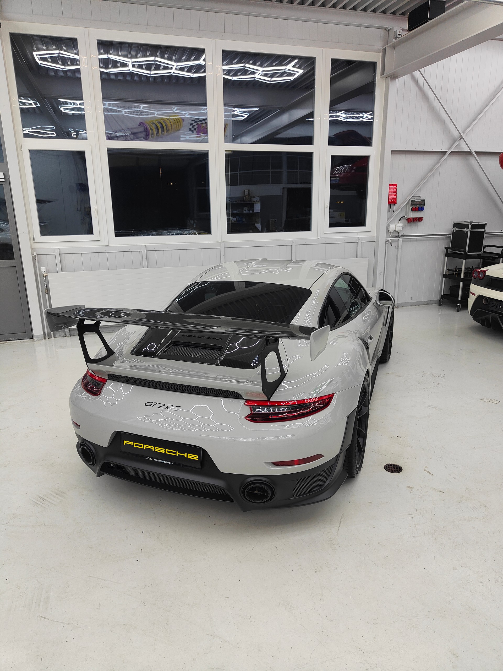 PORSCHE 911 GT2 RS PDK-image-7