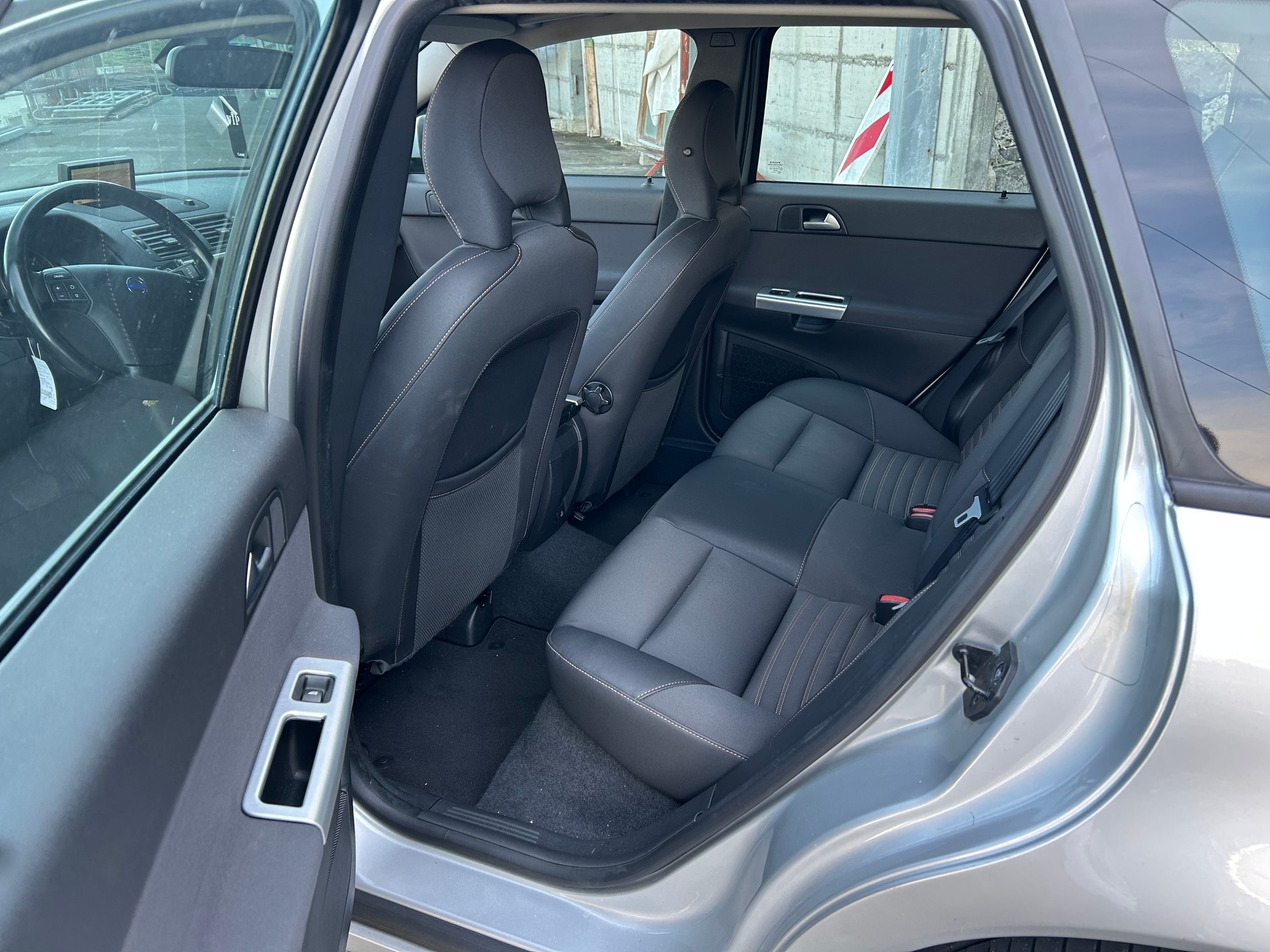 VOLVO V50 D3 R-Design Geartronic-image-6