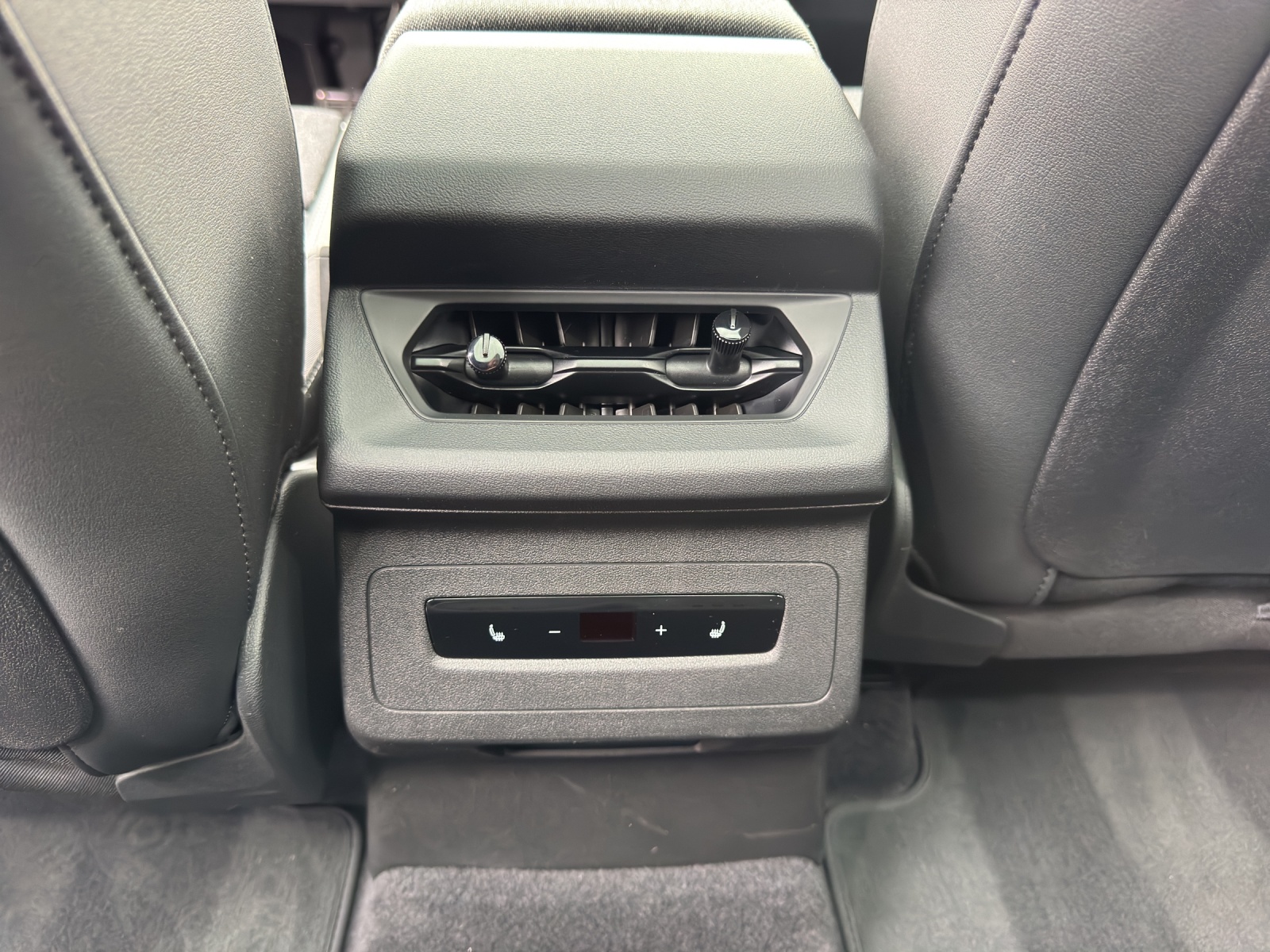 AUDI Q6 e-tron quattro-image-24