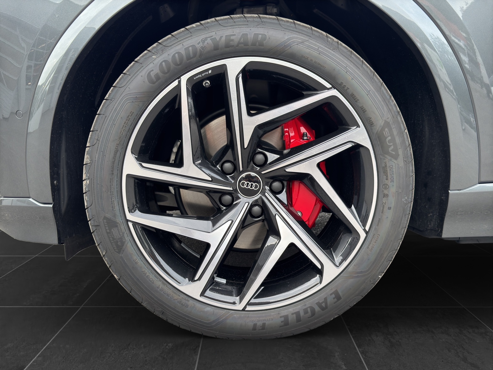 AUDI Q6 e-tron quattro-image-13