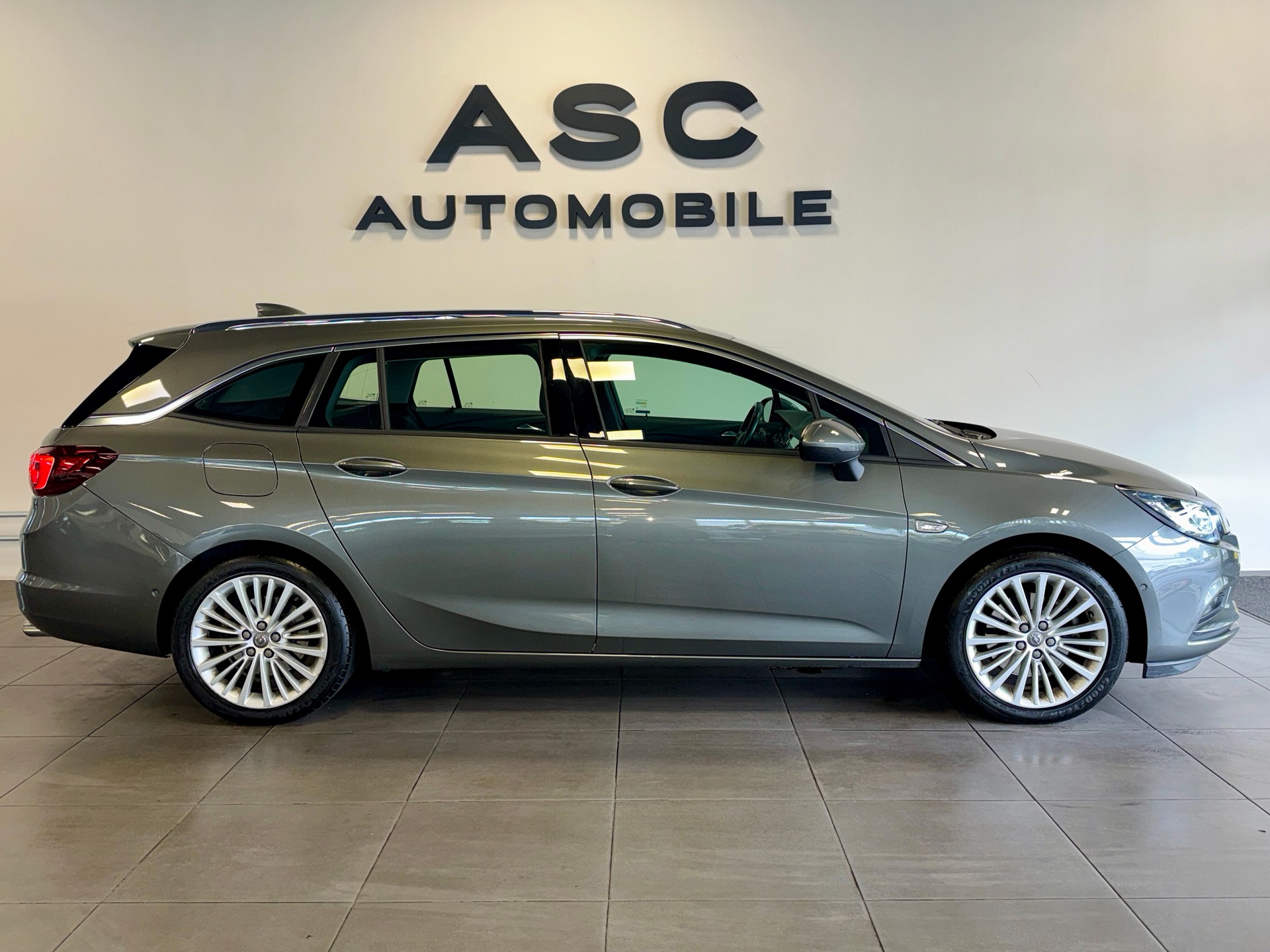 OPEL Astra Sports Tourer 1.6i Turbo Excellence *Anhängerkupplung*-showroom-element-1