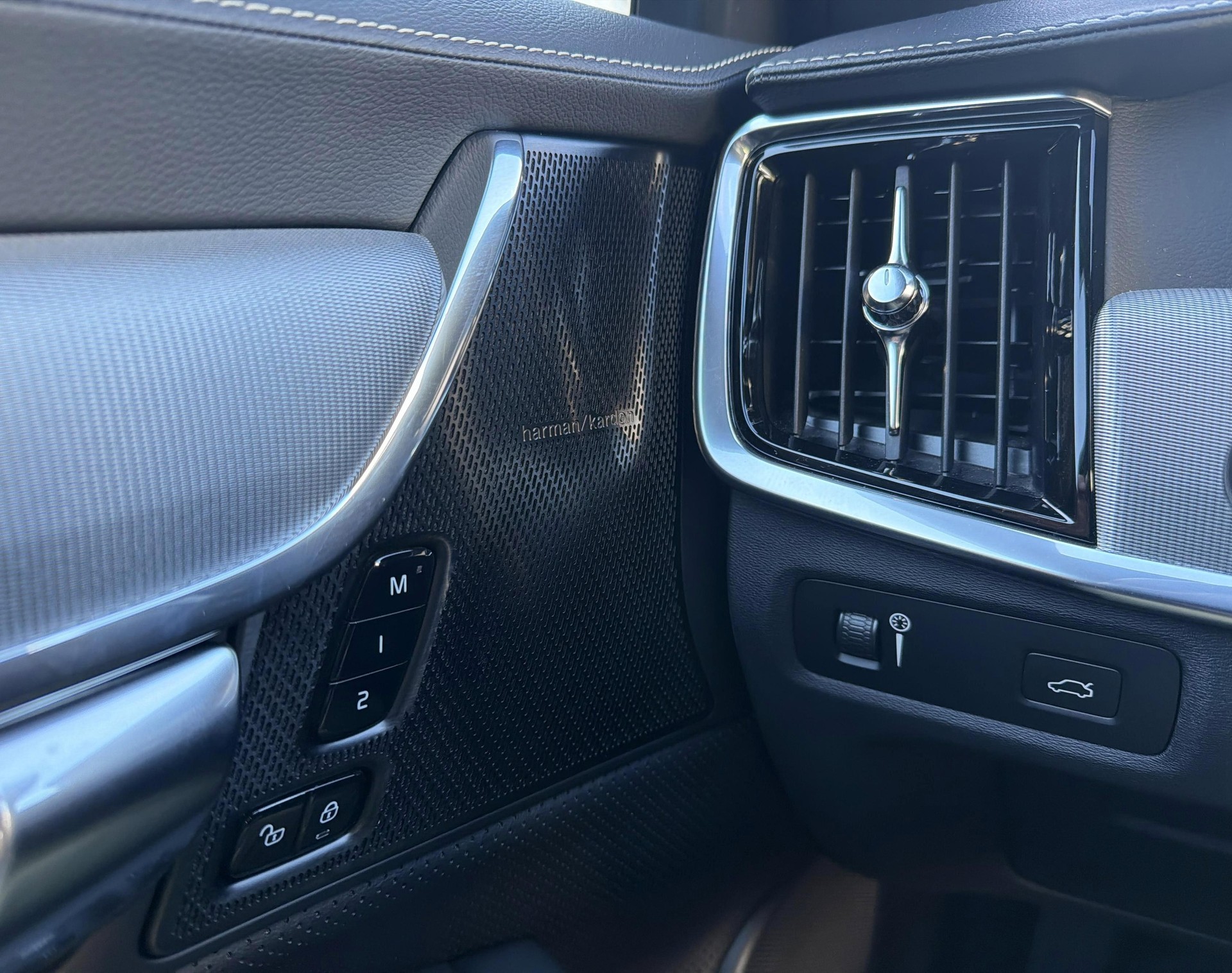 VOLVO V90 2.0 B5 R-Design AWD-image-14