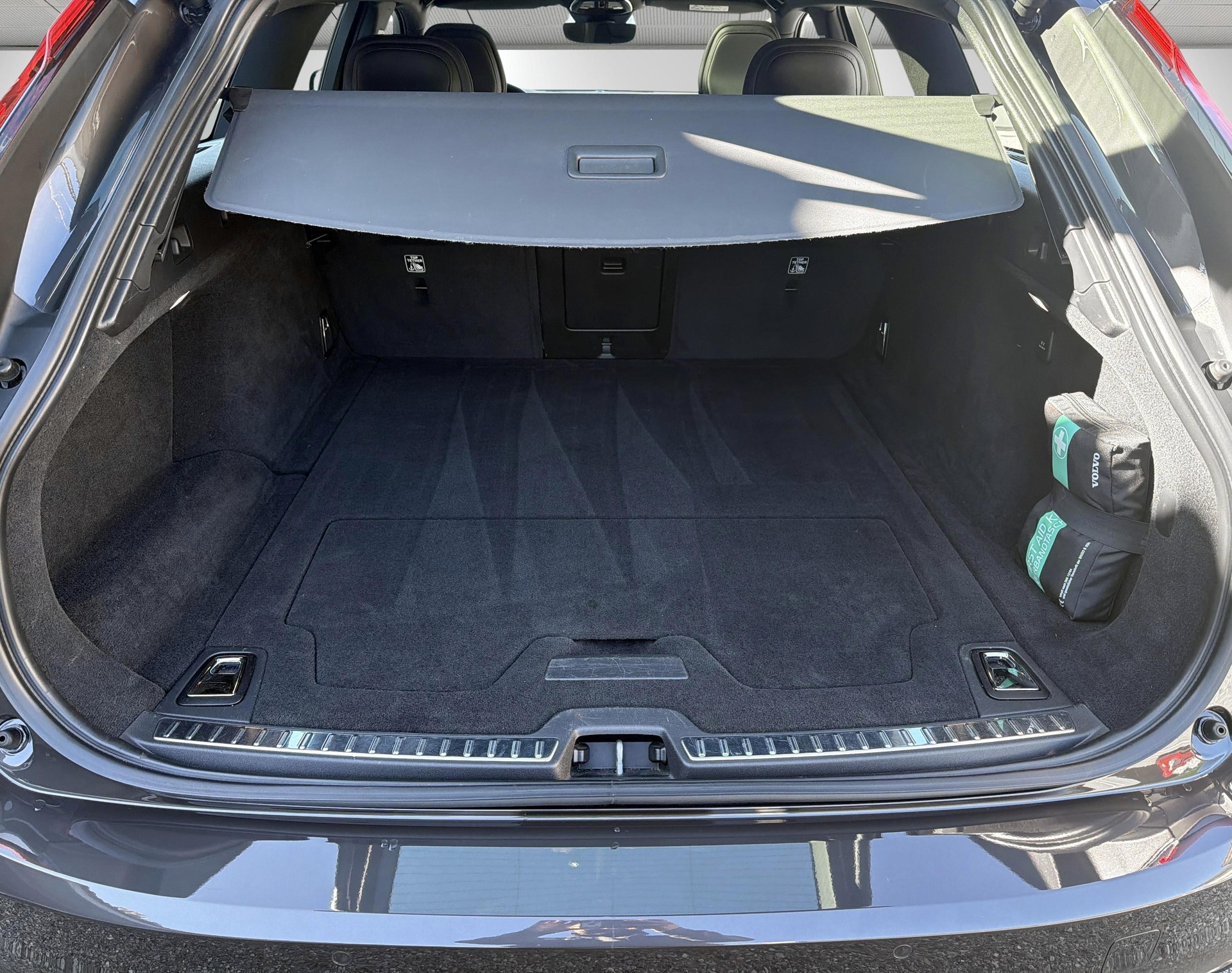 VOLVO V90 2.0 B5 R-Design AWD-image-8