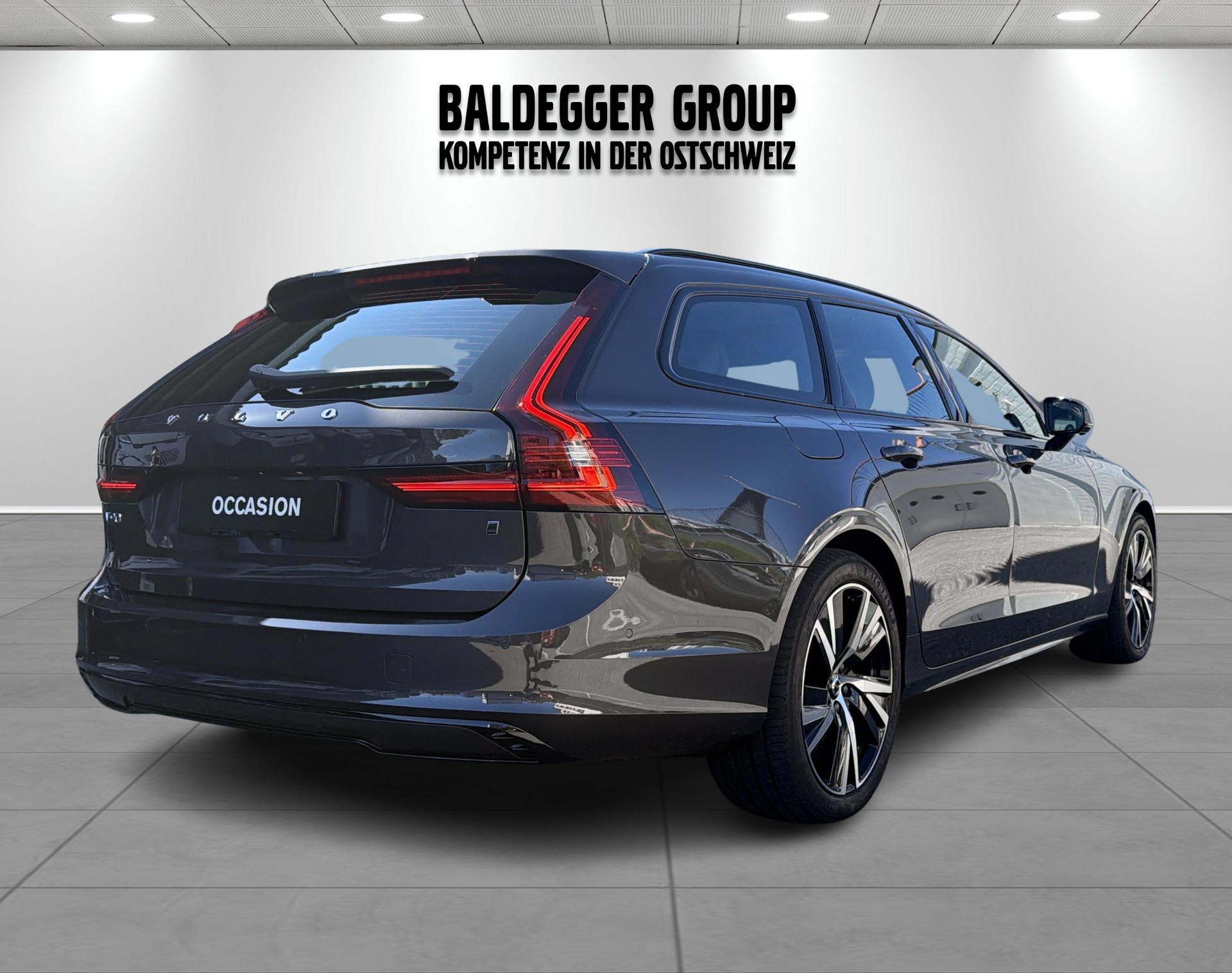 VOLVO V90 2.0 B5 R-Design AWD-image-1