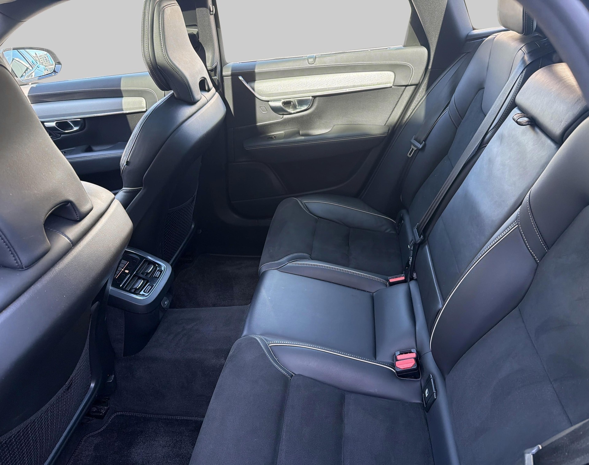 VOLVO V90 2.0 B5 R-Design AWD-image-3