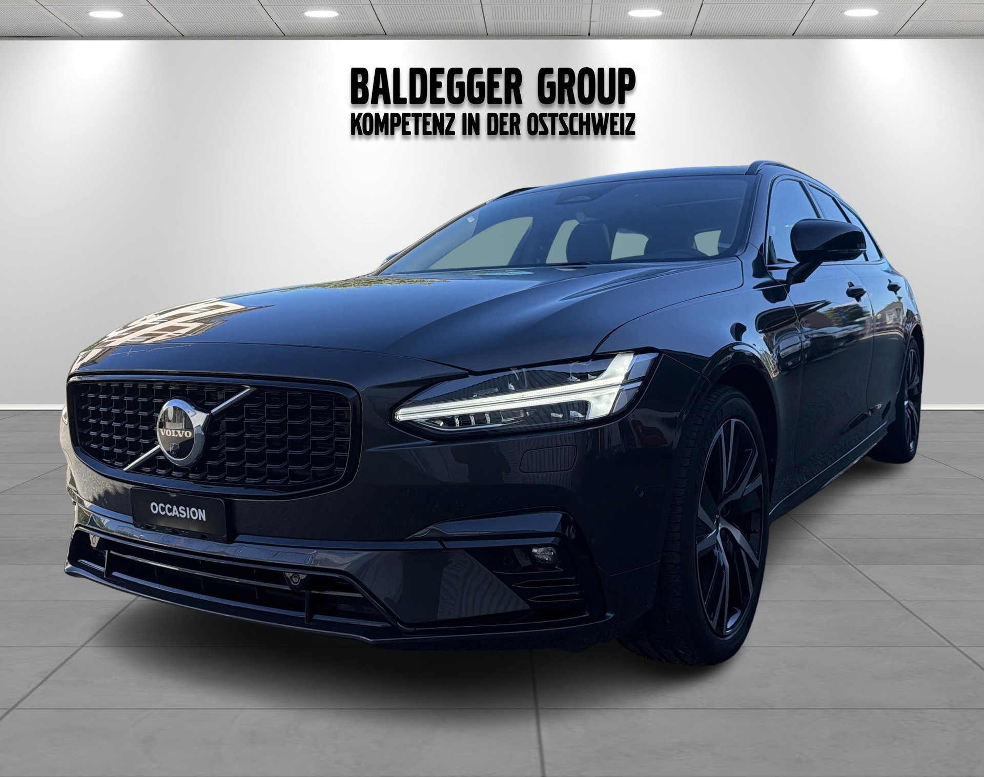 VOLVO V90 2.0 B5 R-Design AWD-image-10