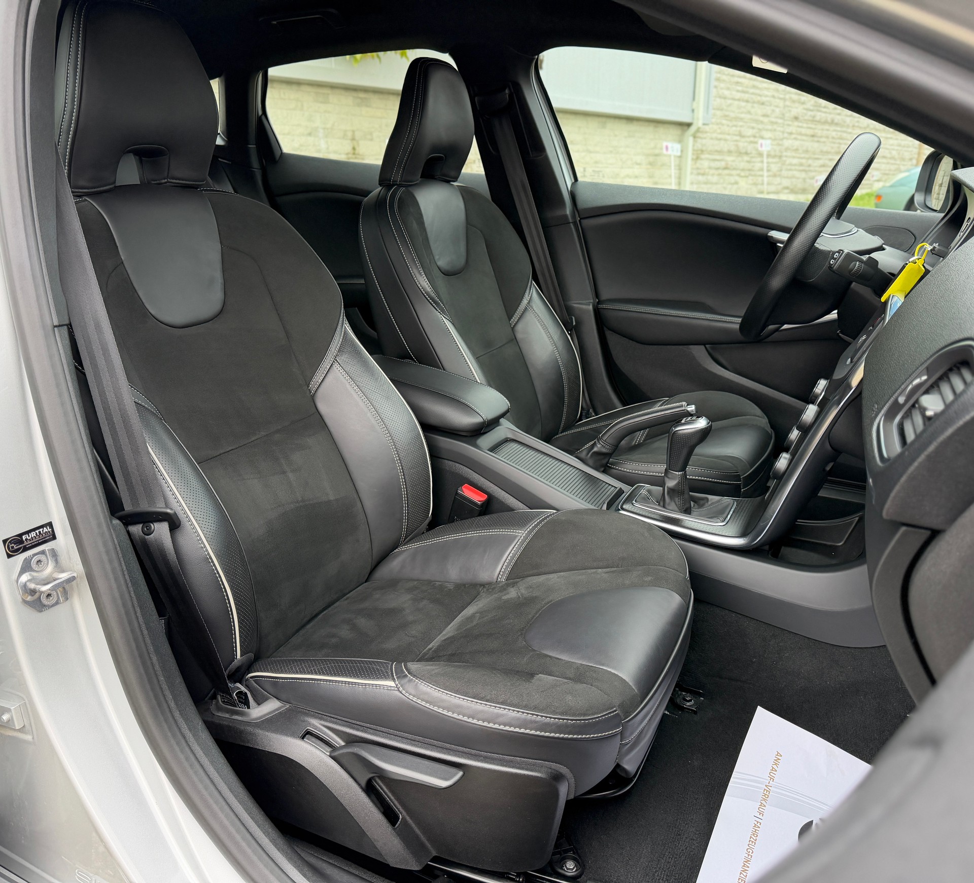VOLVO V40 D3 R-Design-image-18