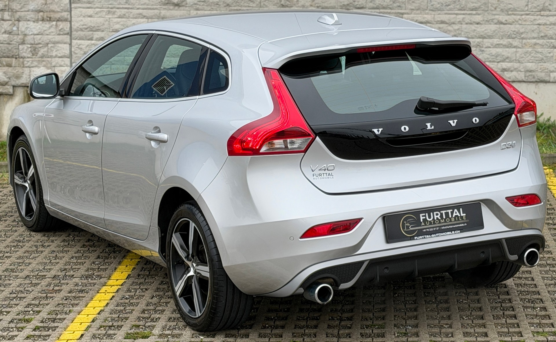 VOLVO V40 D3 R-Design-image-6