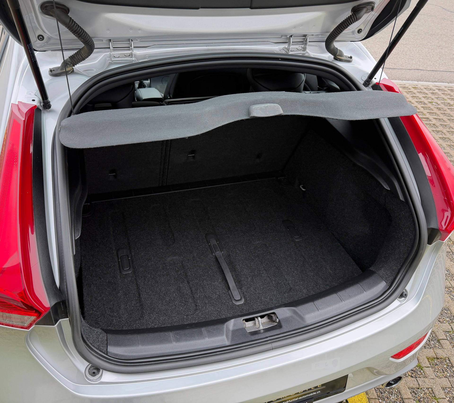 VOLVO V40 D3 R-Design-image-24