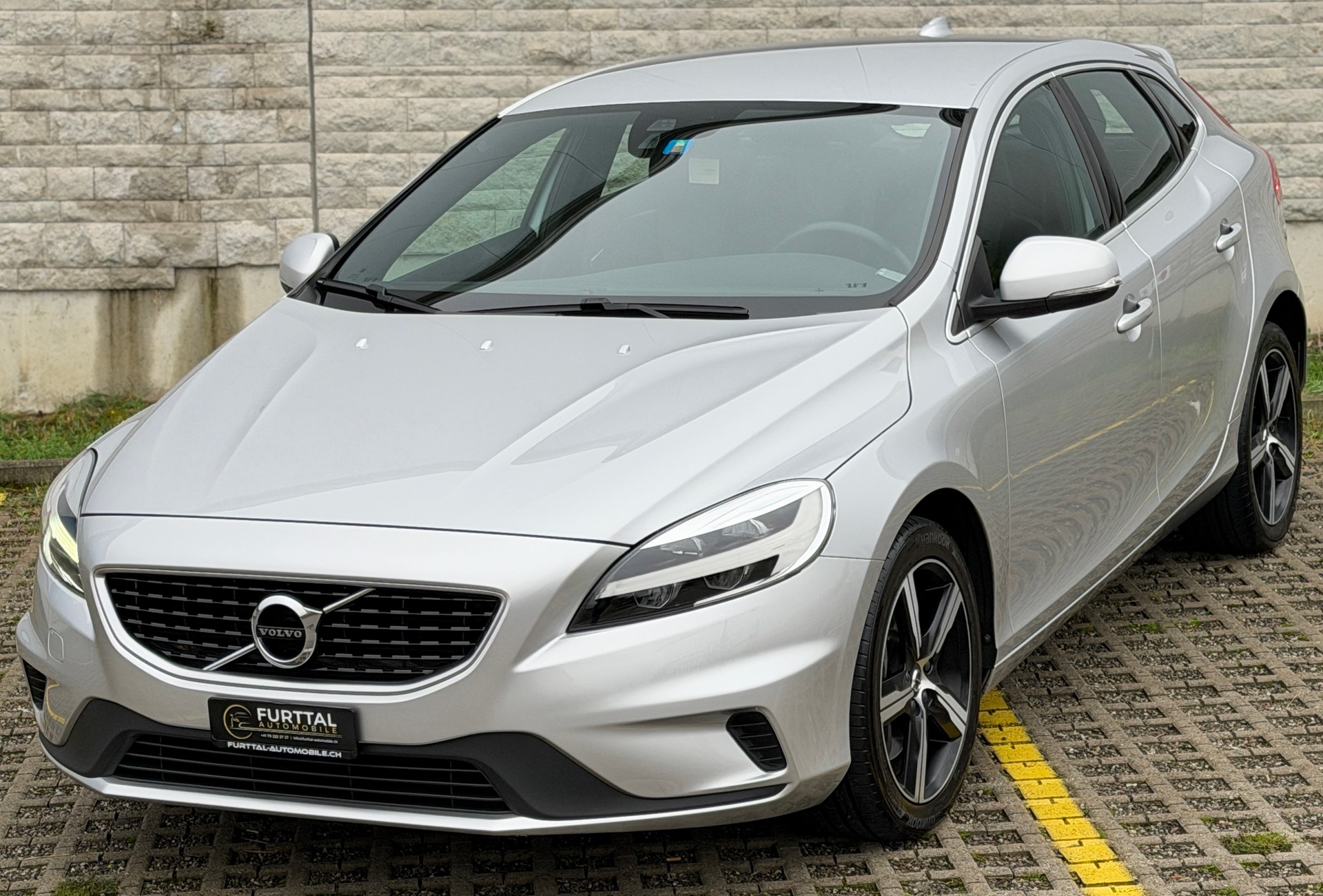 VOLVO V40 D3 R-Design-image-5