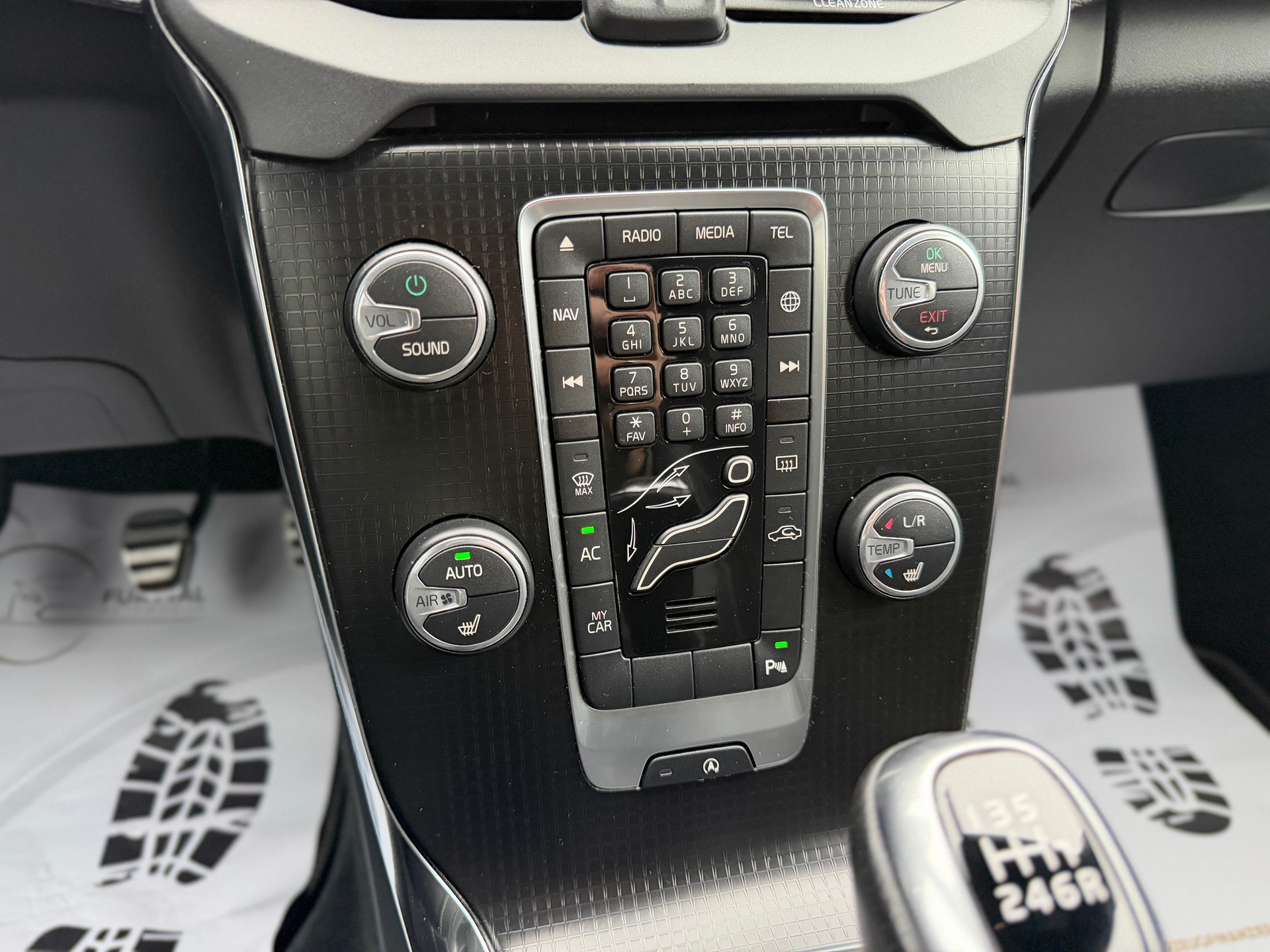 VOLVO V40 D3 R-Design-image-23