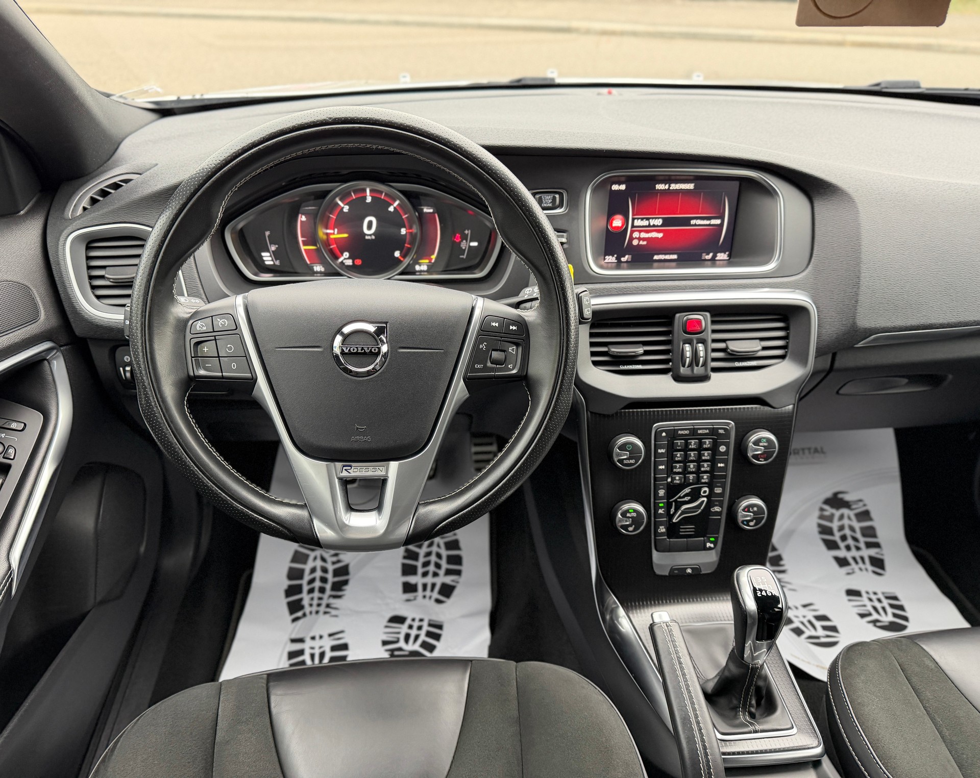 VOLVO V40 D3 R-Design-image-11