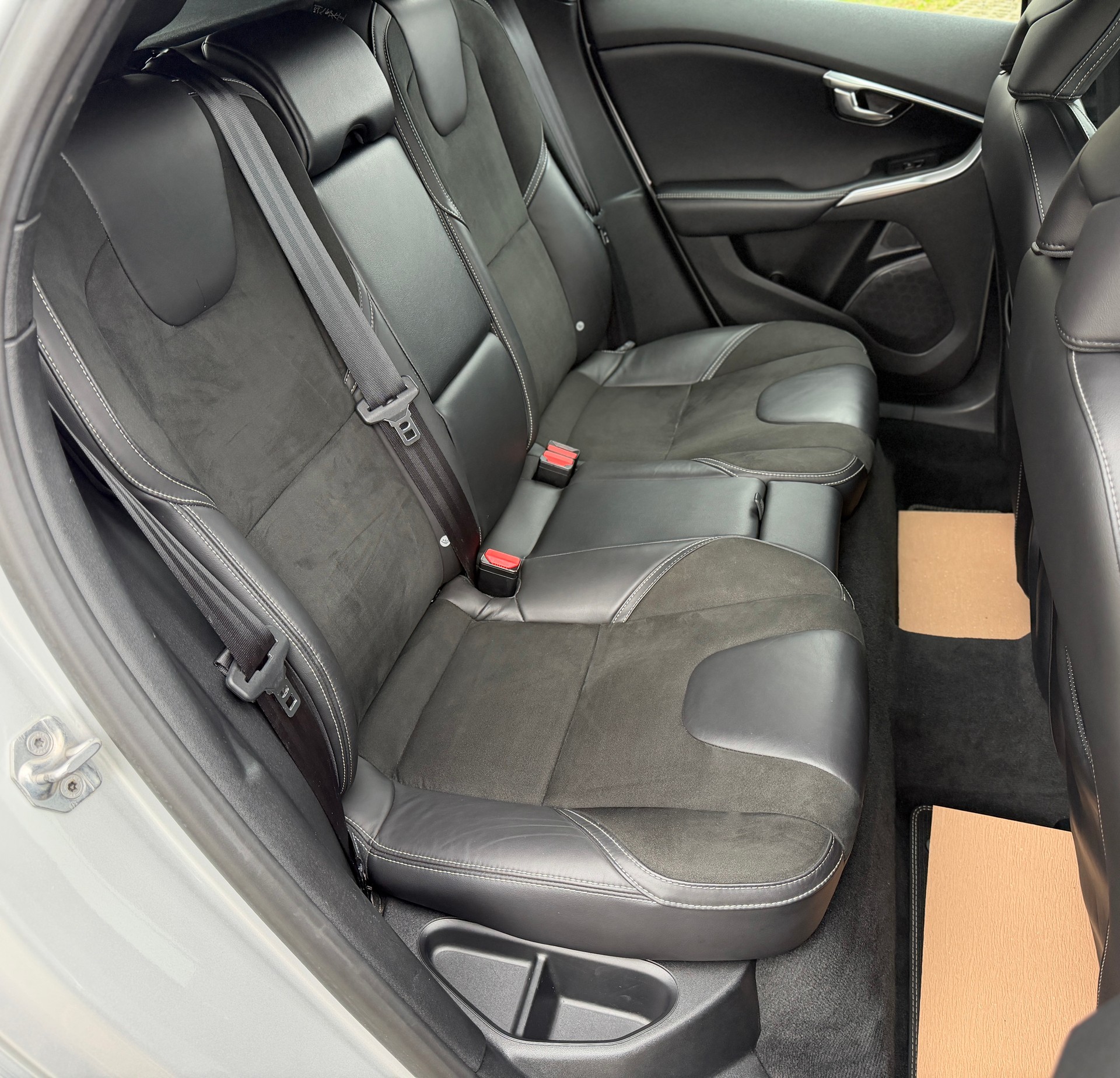 VOLVO V40 D3 R-Design-image-22