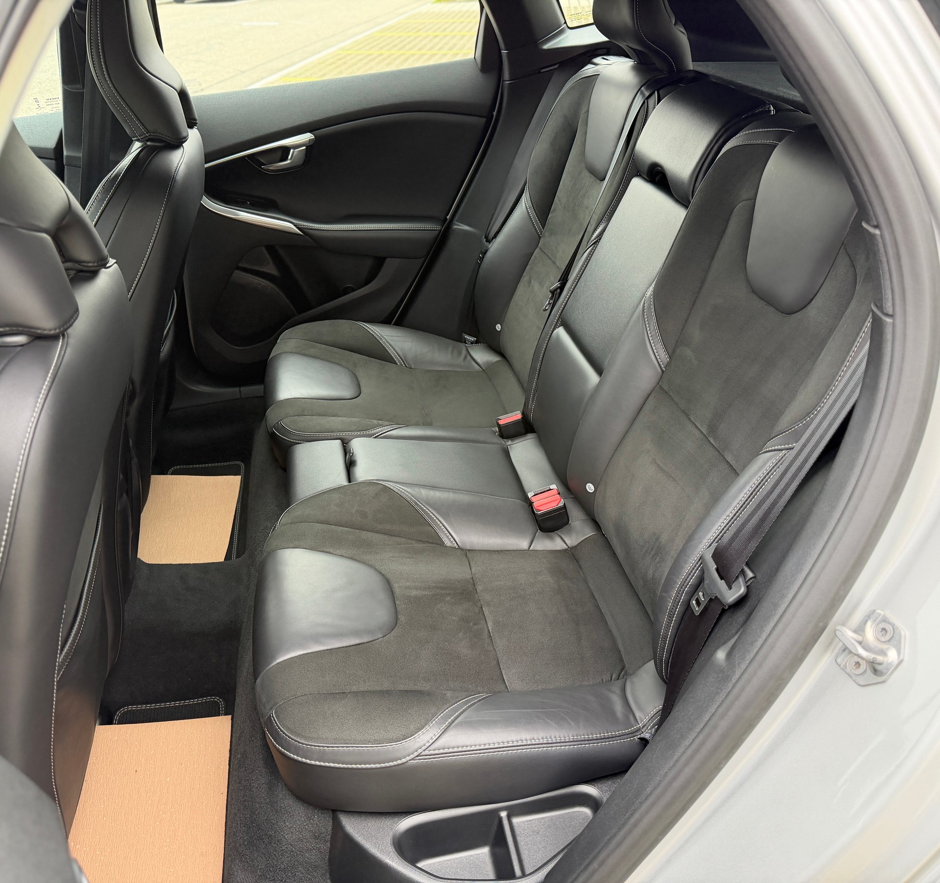 VOLVO V40 D3 R-Design-image-20