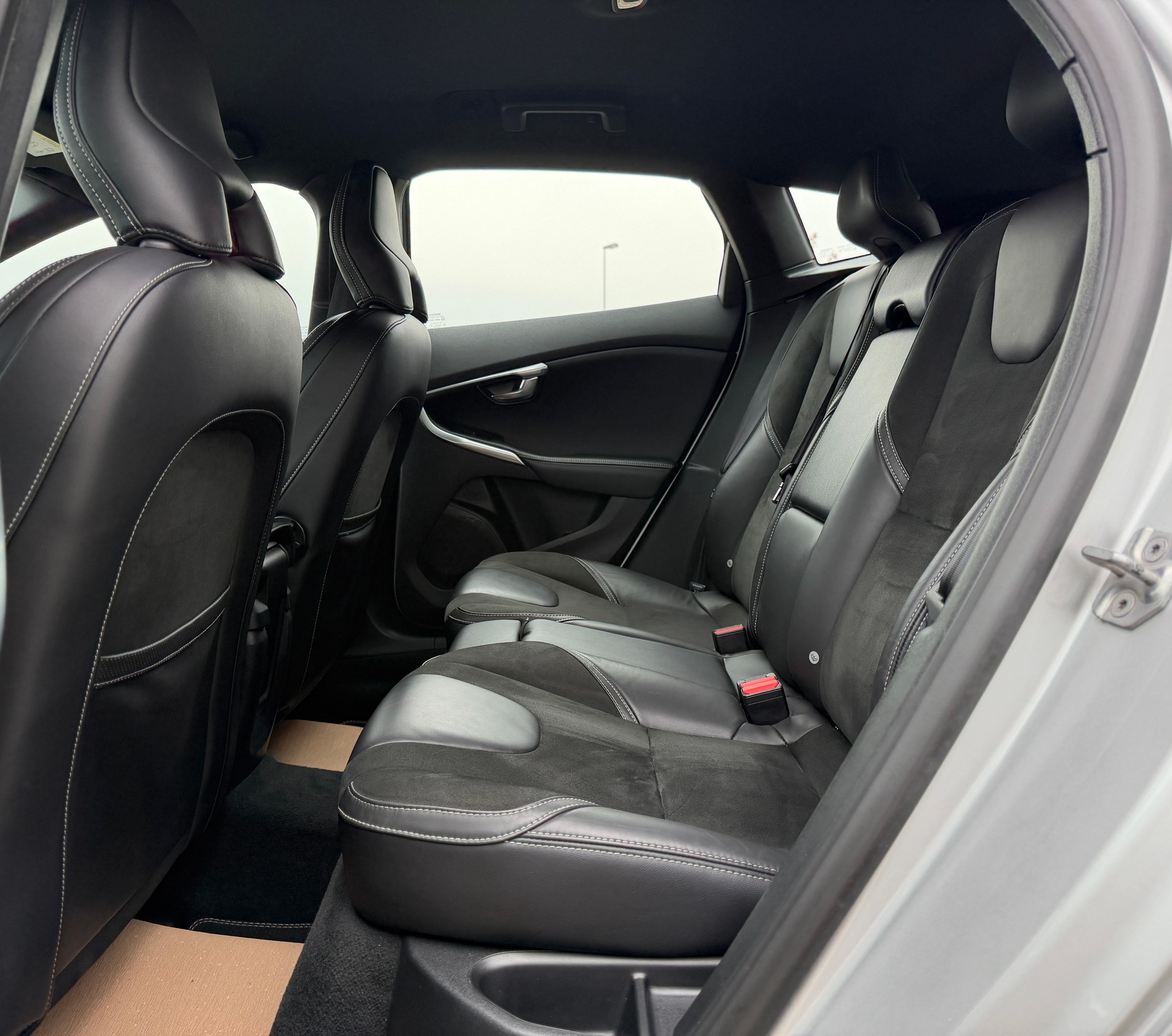 VOLVO V40 D3 R-Design-image-19
