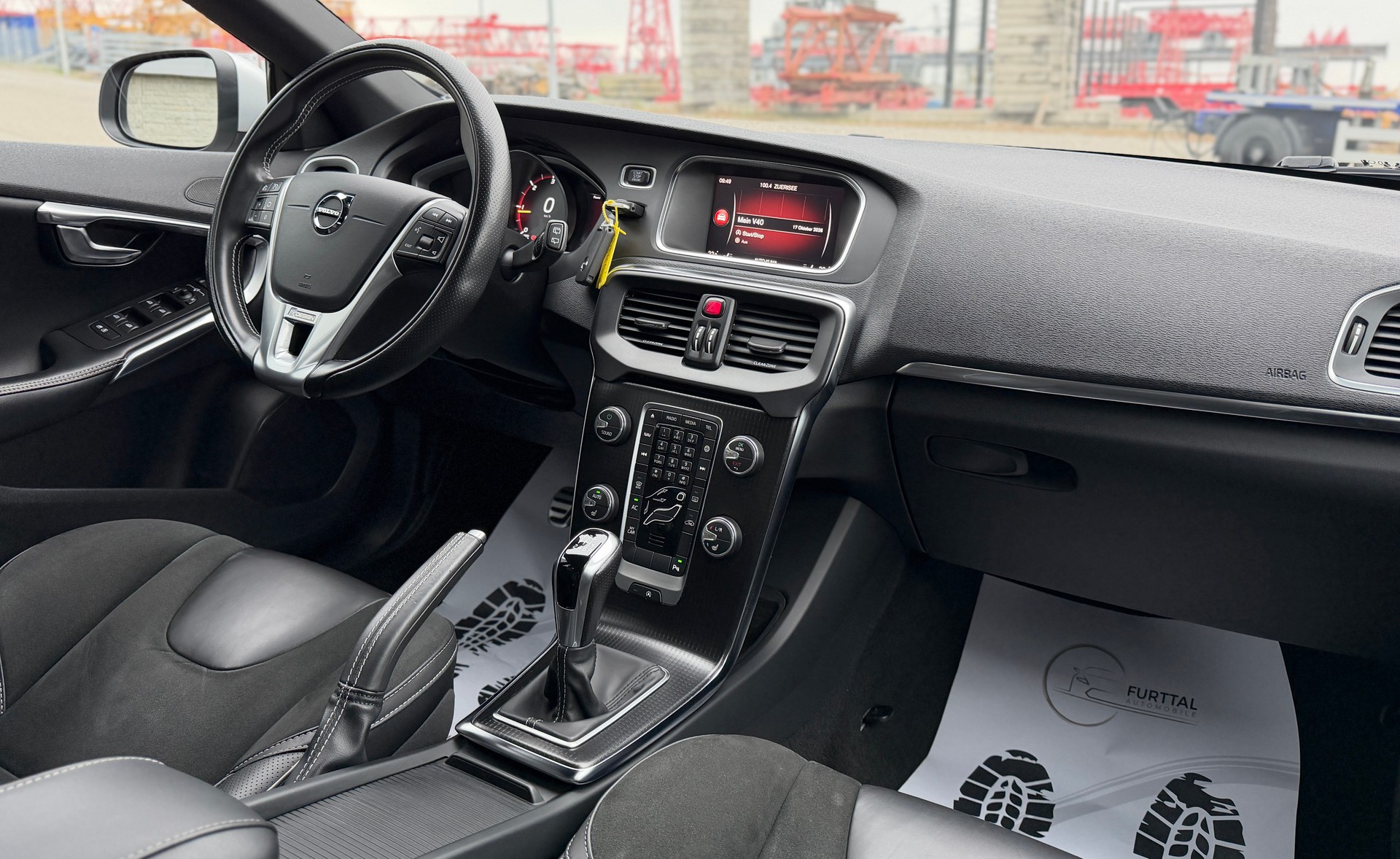 VOLVO V40 D3 R-Design-image-14