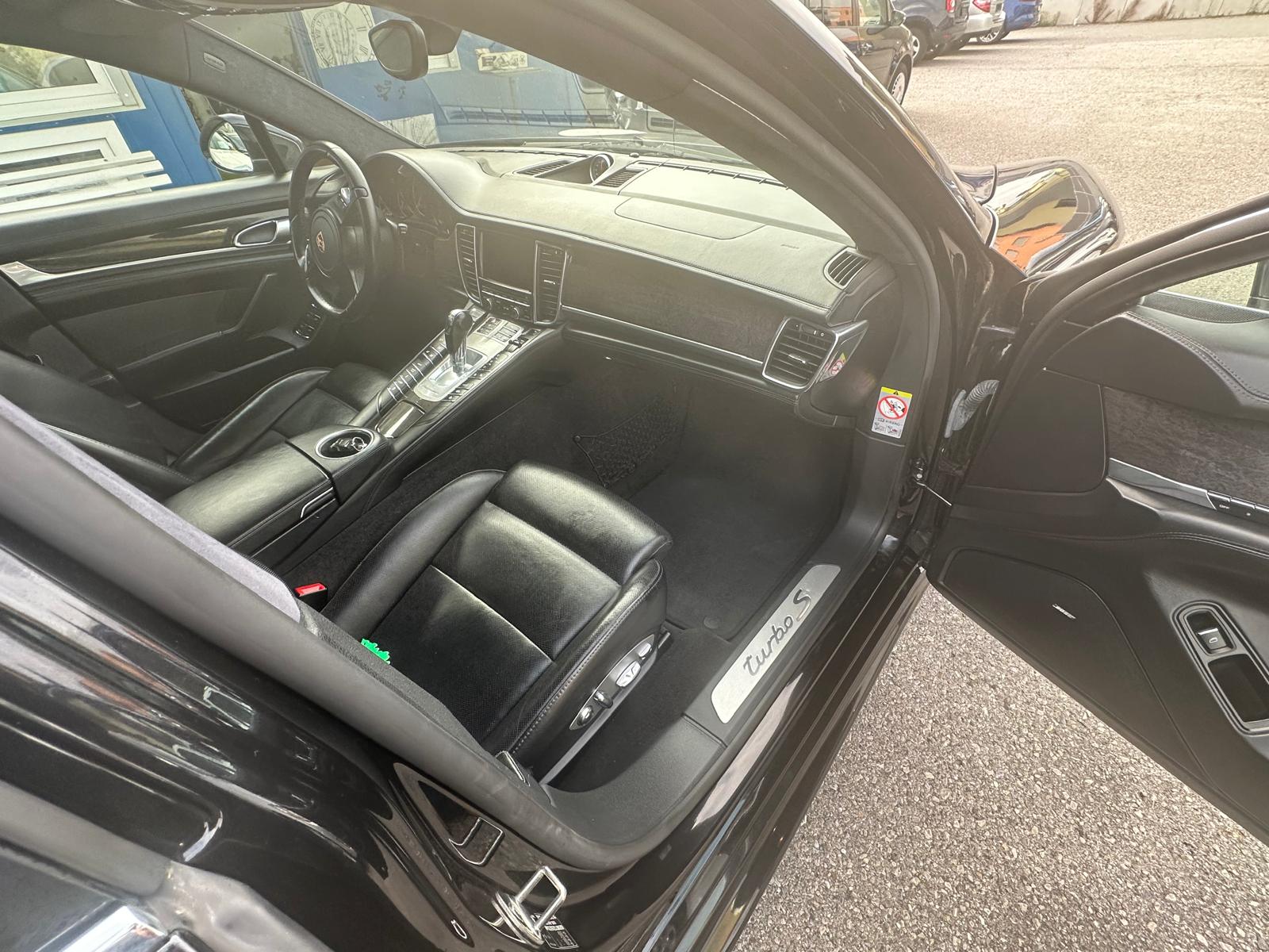 PORSCHE Panamera Turbo S-image-9