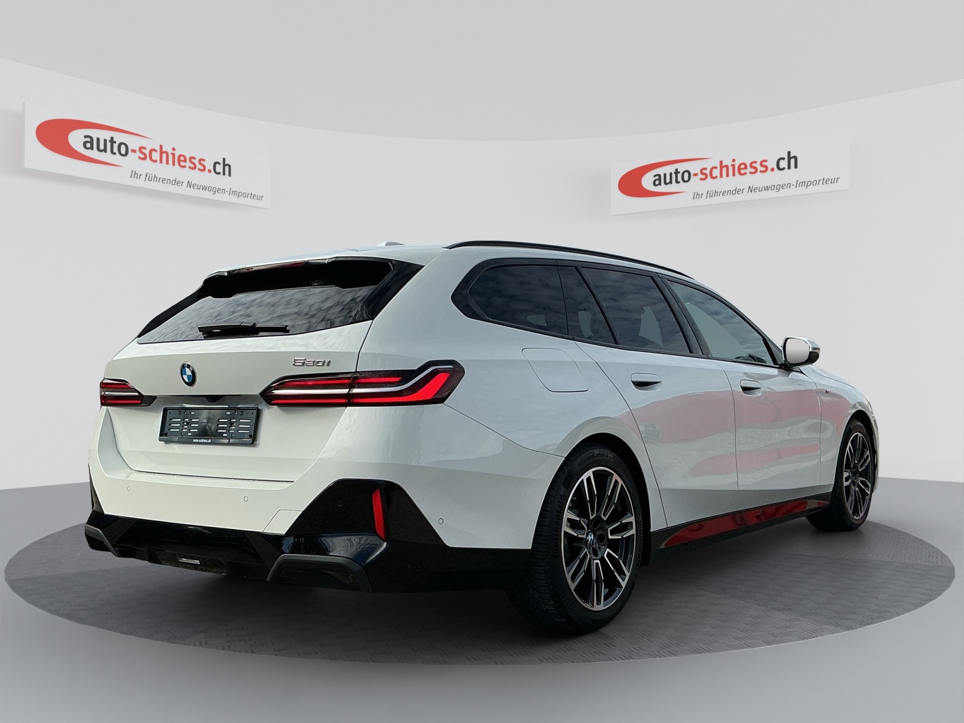 BMW 520 i Touring M Sport Shadow Line-image-4
